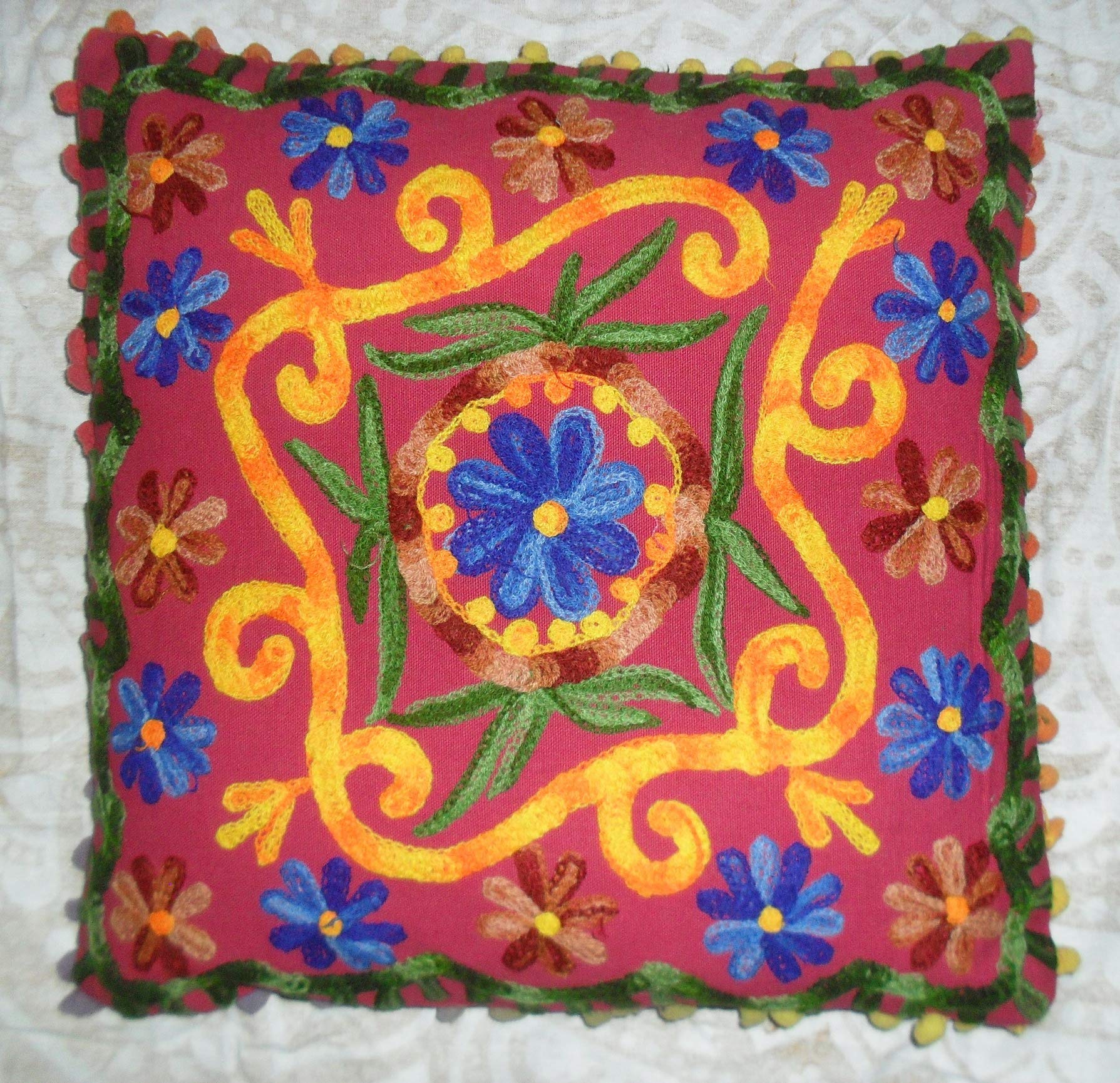 Broderie à la main coussin Suzani pour une invitation au voyage