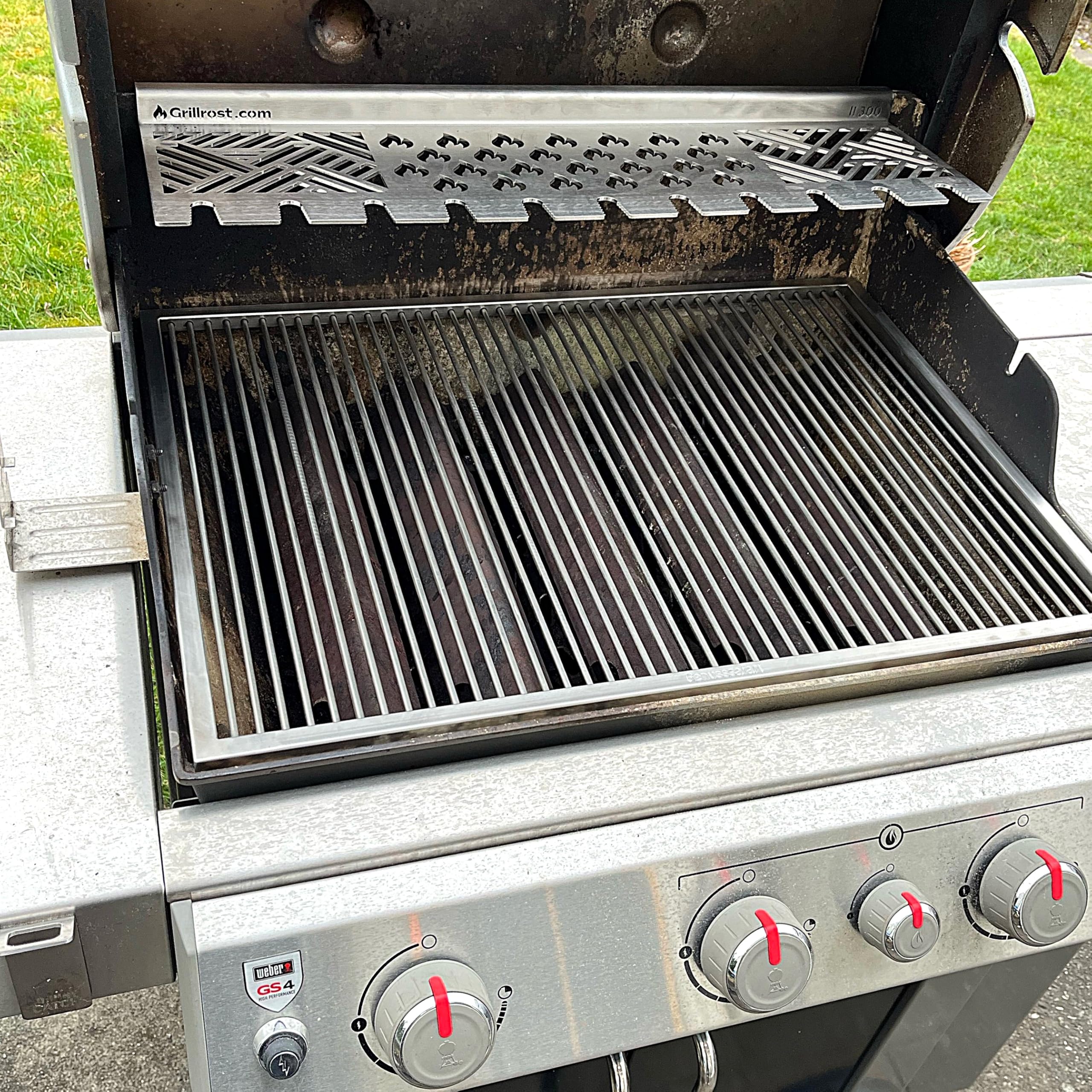 Grillrost.com Das Original Edelstahl Multistation | Warmhalterost für Weber Genesis II 300er Baureihe | mit Drumstick Halterung | extra tief