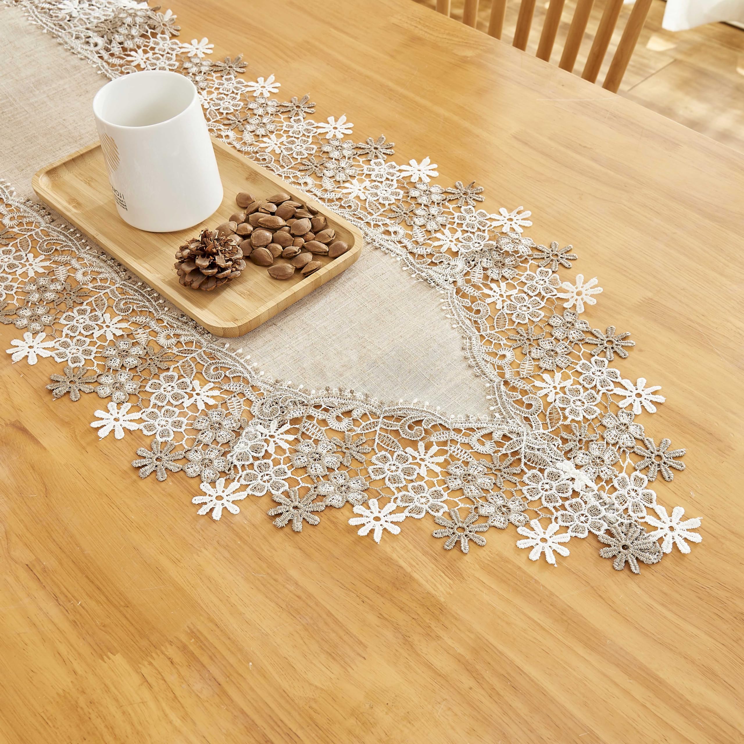 Runner da tavola in pizzo floreale con tonalità neutre naturali beige 274,3 cm di lunghezza per la decorazione della casa (naturale, 40,6 x 274,3 cm)