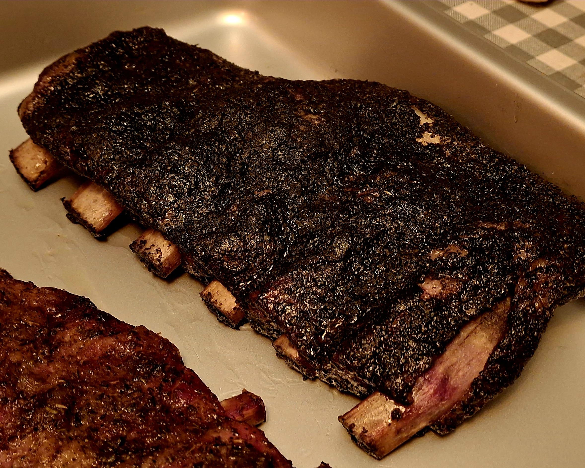 VENEQU Black Spog BBQ Dry RUB 150 gr | Black Spot BBQ RUB 150 gr | Mezcla de especias para barbacoa universal | Perfecto para Beef Ribs, Brisket | Marinado en seco de alta calidad 100% | Made in Italy