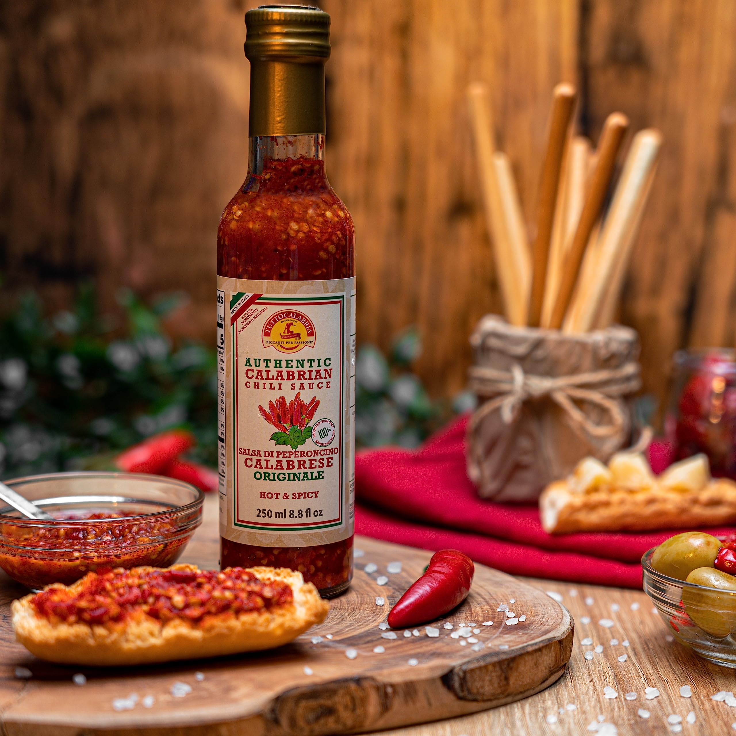 Tutto Calabria Box Regalo Piccante - Miscela Esplosiva 185g, Calabrian Chili 250g e Miele Hot 180g - Tris Perfetto, Peso Totale 545g