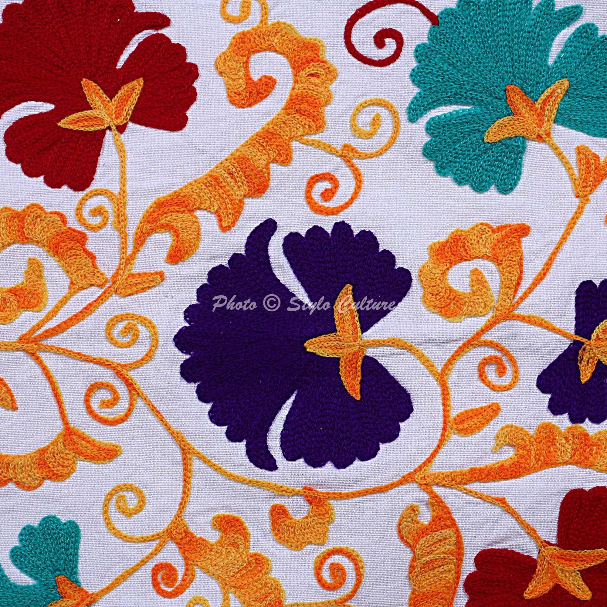 Indische Dekorativ Baumwolle Weiß Couch Kissenbezüge 40x40 cm Dekokissen Suzani Bestickte Pom Pom Spitze Schlafzimmer Sofa Kissen Bezüge Blumen Quadrat Kissenhullen - 4 STK.