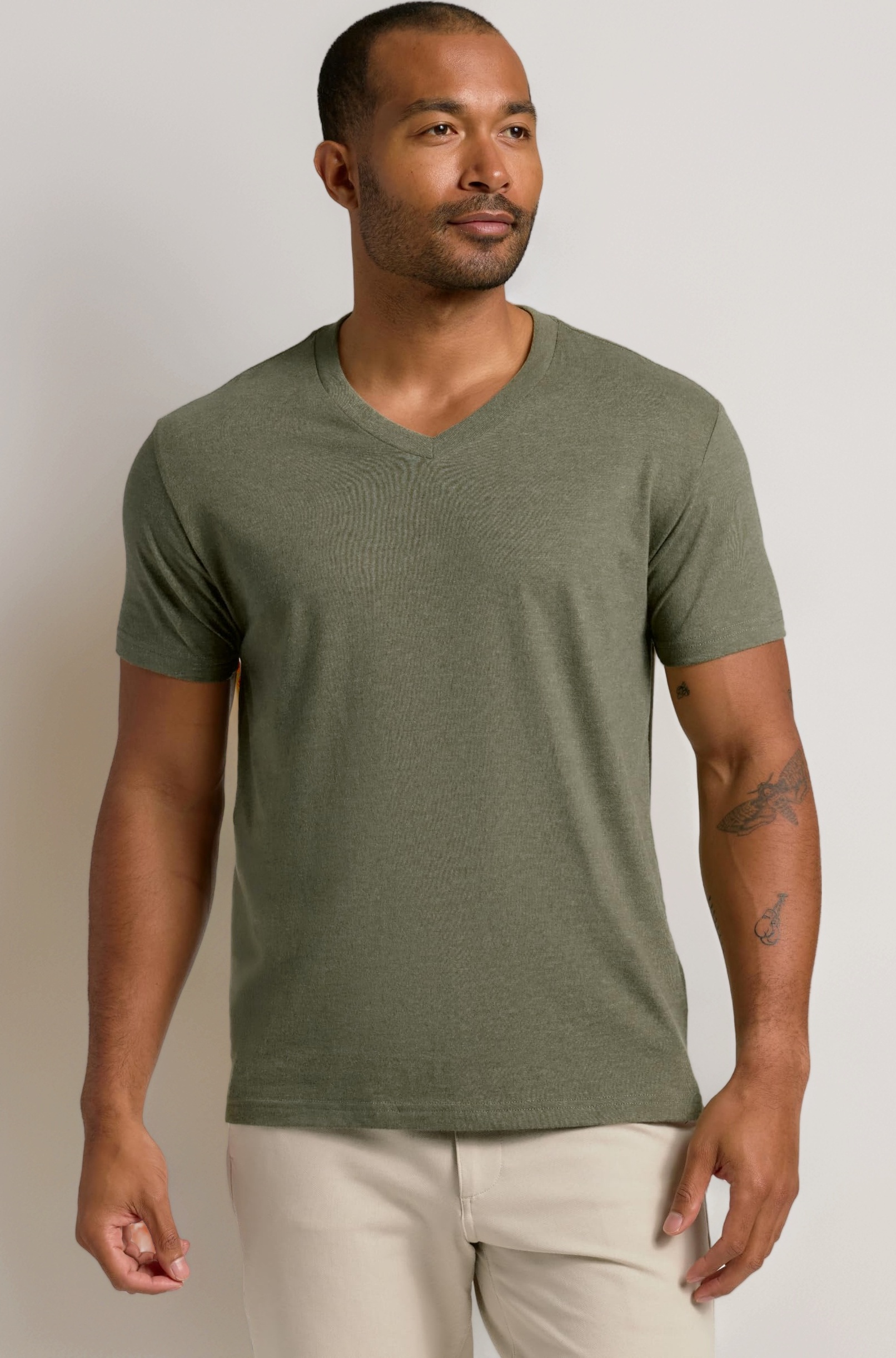 True Classic - Men's V-Neck Short Sleeve T-Shirt