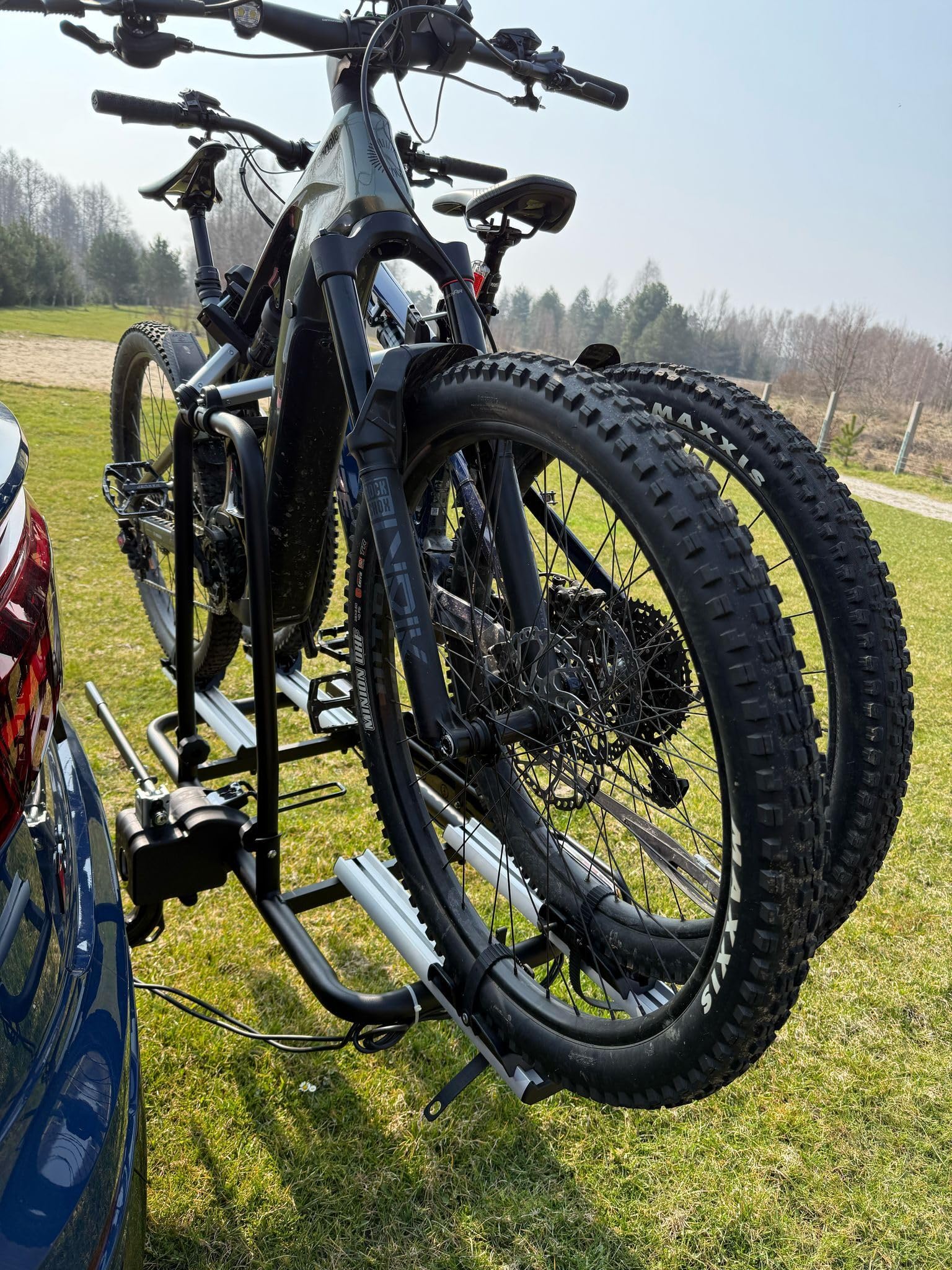 GEPCO Fahrradträger für 2 Fahrräder E-Bikes bis 60 kg für Anhängerkupplung klappbar faltbar abschließbar mit Rücklicht E4 TÜV vormontiert Aluminium Kupplungsträger für E-Bike Transport Auto & Motorrad