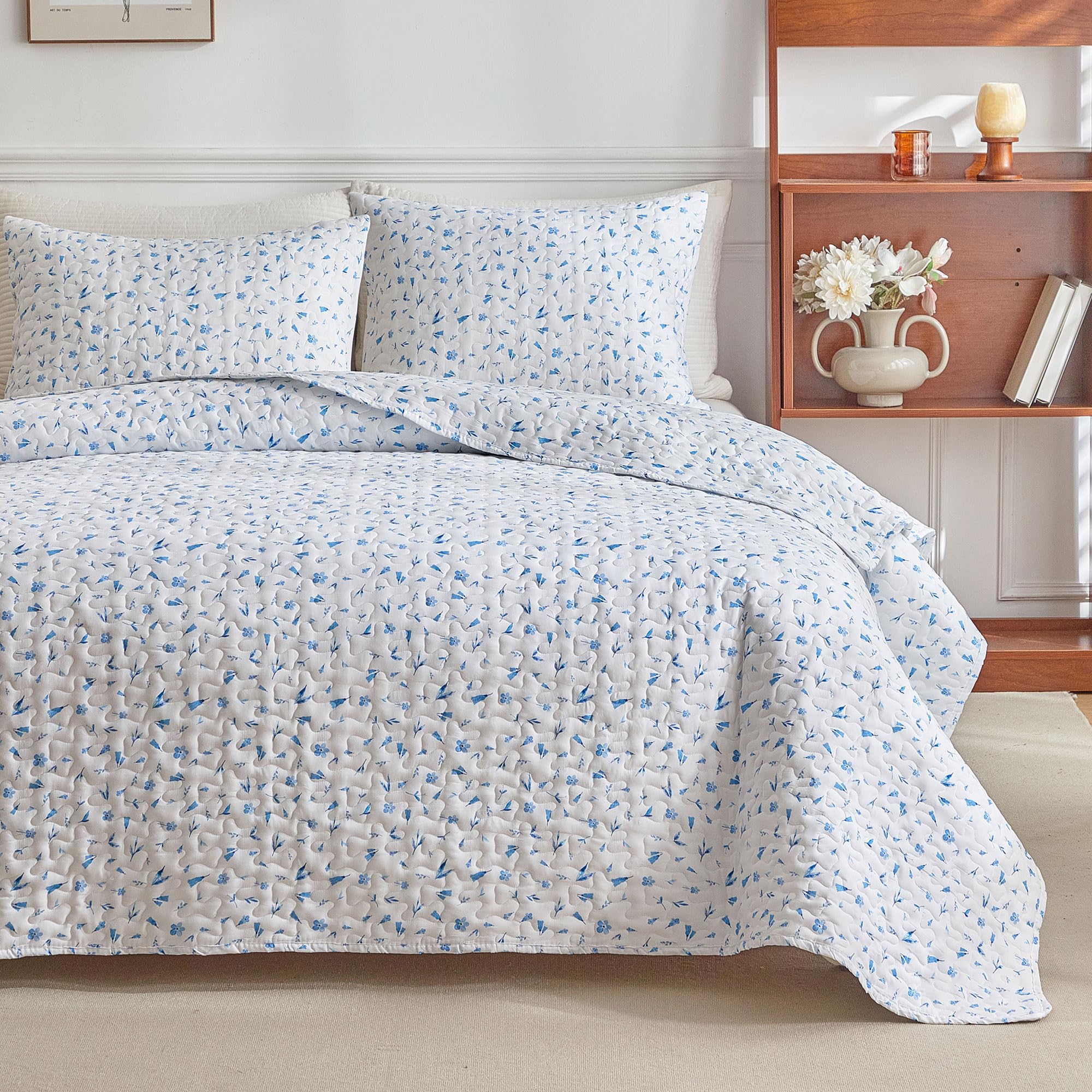 mixinni King Quilt Bedding Set with Pillow Shams, 3 Piece Boho Blue Floral Bed Coverlets for All Seasons, Soft Lightweight Microfiber Quilted