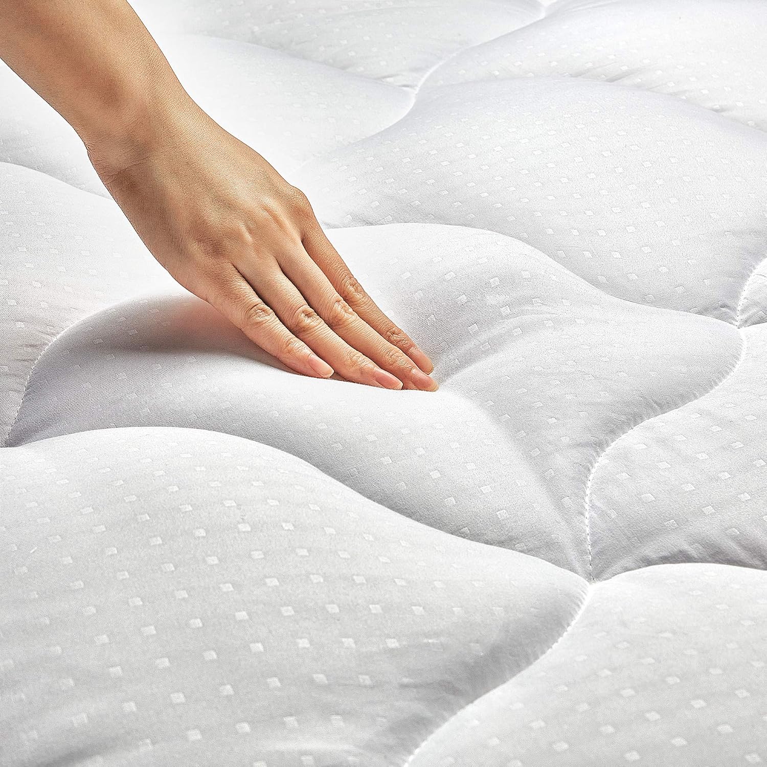 Full Size Mattress Pad Cover Quilted Fitted Mattress Protector Cotton Pillow Top with Snow Down Alternative Fill 8-21'' Deep Pocket Cooling Mattress Topper