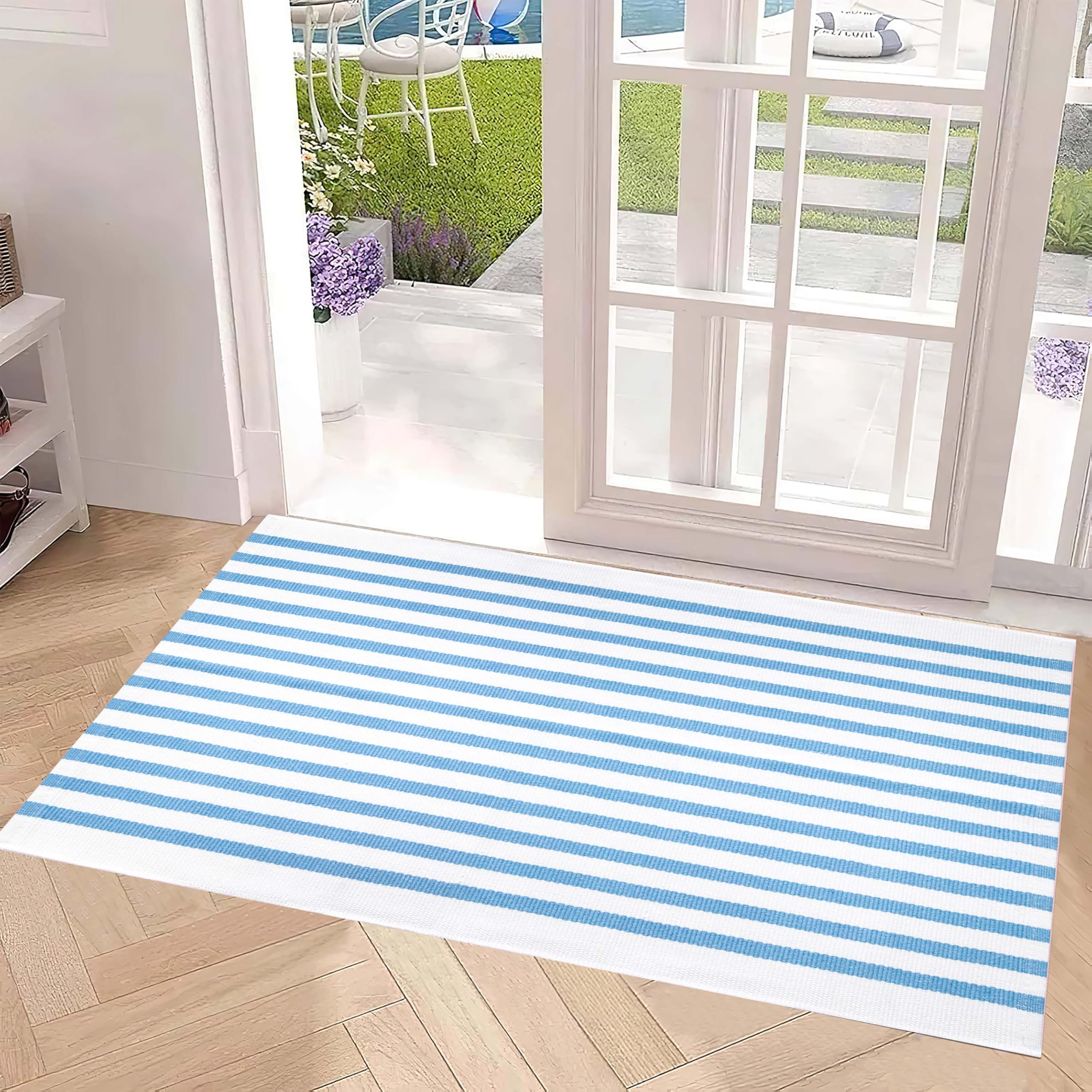 Alfombra de Exterior a Rayas Blancas y Azul Claro de 60 x 130 cm, Lavable a