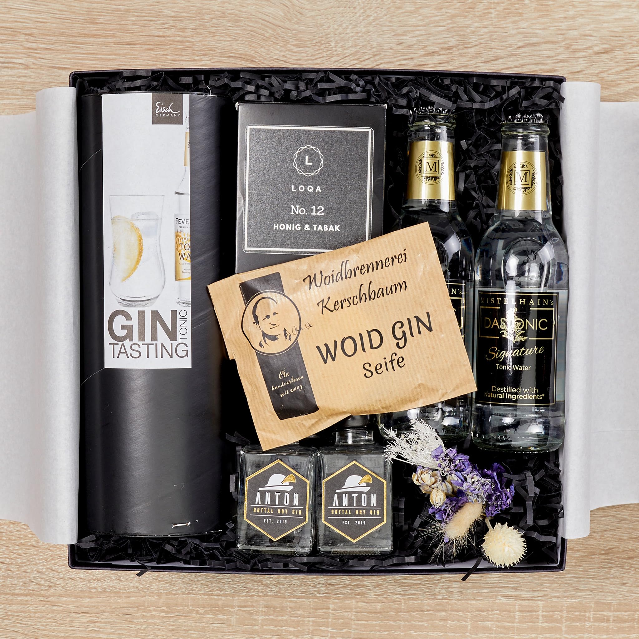 GIN GIN! Geschenk für Gin-Liebhaber - handdestillierter Dry Gin aus Bayern mit Tonic Water - Sojawachskerze Honig & Tabak - Eisch Gin Tonic Glasset mundgeblasen - Woid-Gin-Naturseife vegan