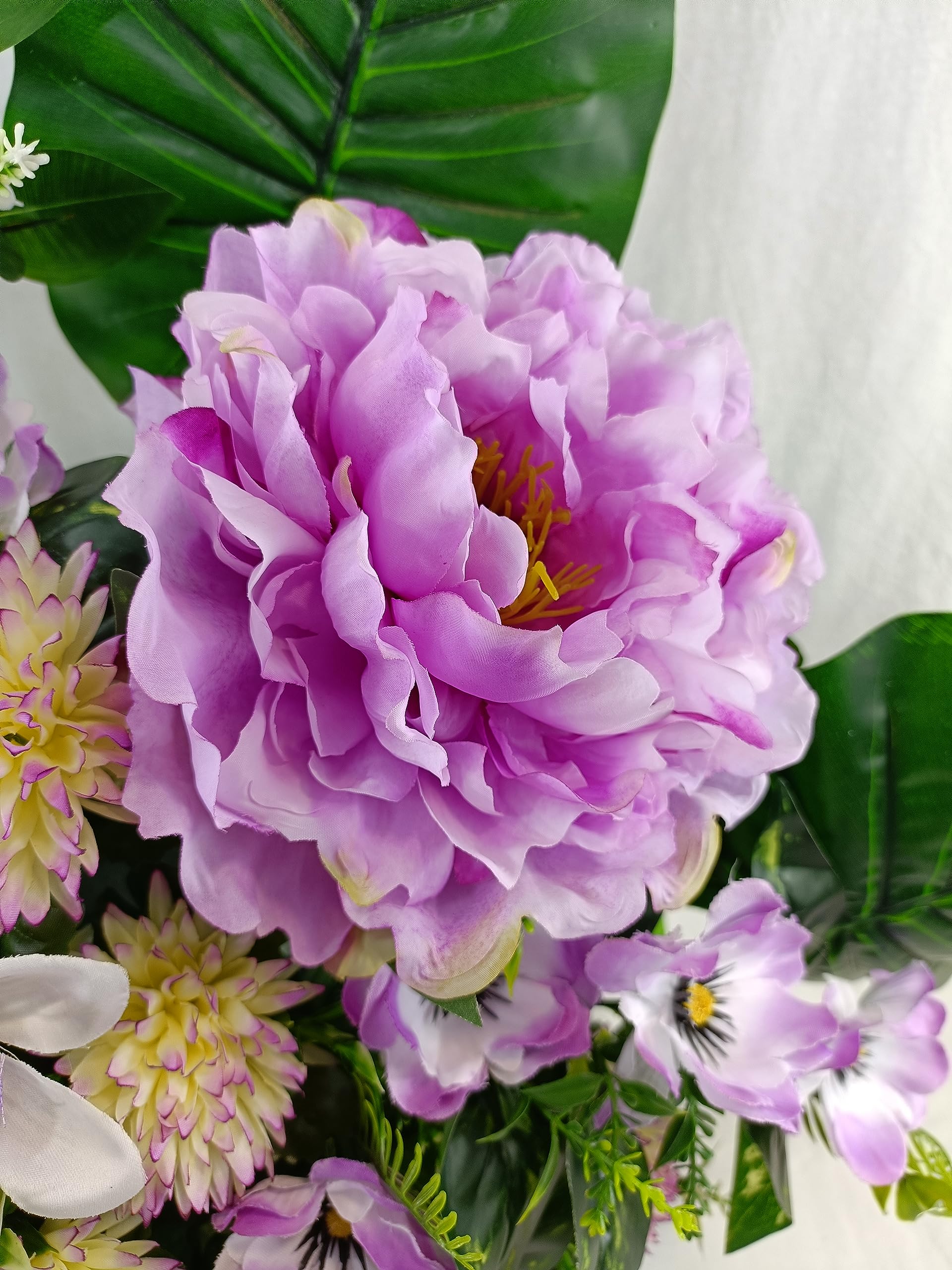 DRW Centro Flores Artificiales Cementerio, Santos, Iglesias, Aniversarios, Ceremonias, Bodas Malva Morado con peonias, gerberas, Margaritas y orquideas 75x85x35 cm