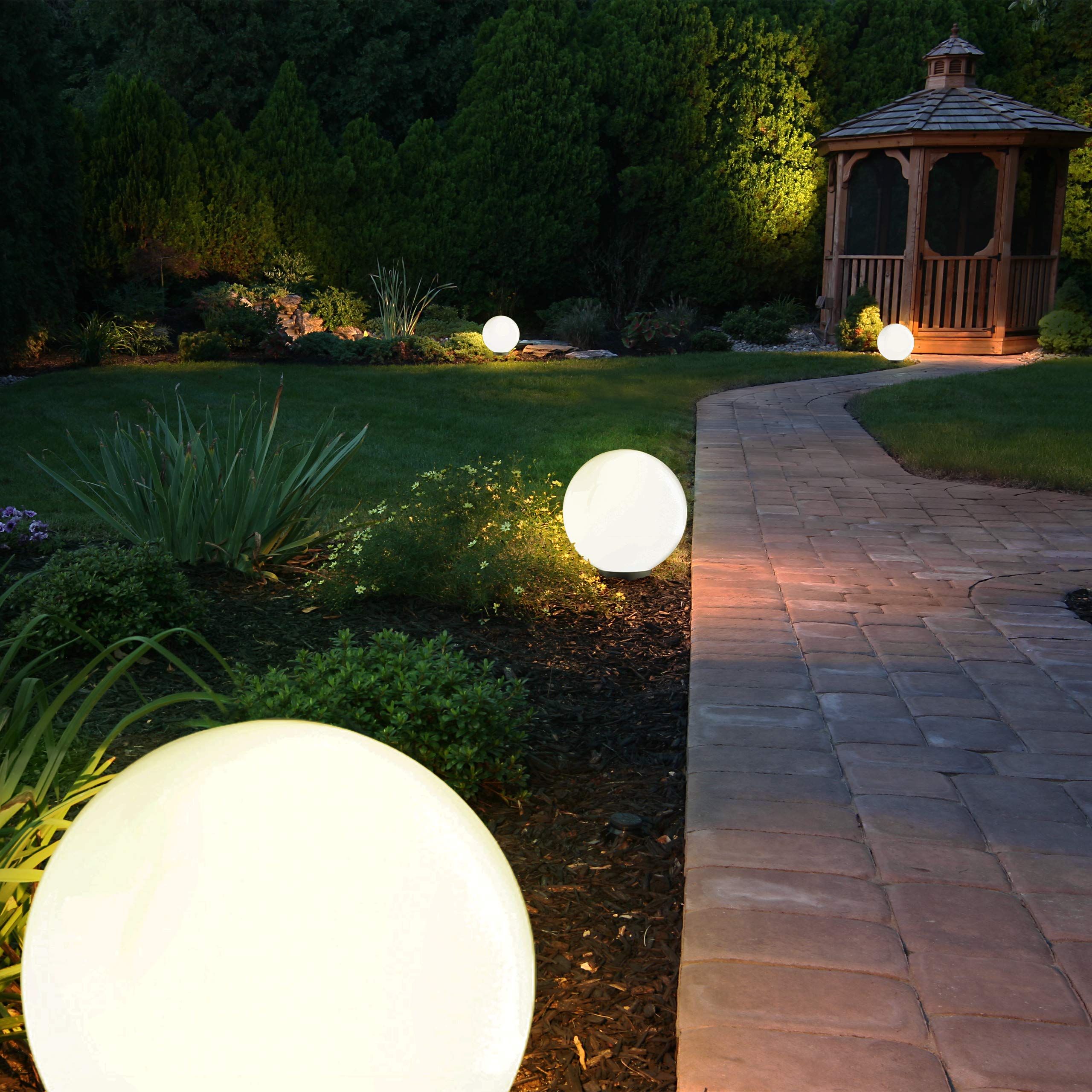 SellTec Kugelleuchte aussen, Gartenlampe weiß | Außenleuchte spritzwassergeschützt | Gartenleuchte, E27 Fassung | Kugellampe mit Erdspieß & 5 Meter Kabelleitung (40cm, Weiß)