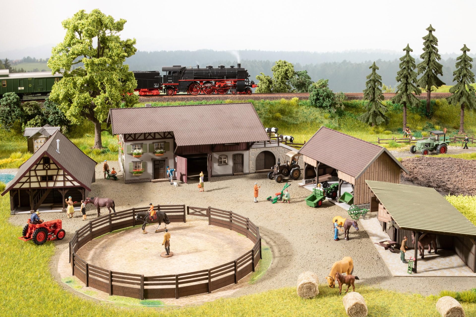 NOCH Micro-Motion Reitplatz mit Pferde-Boxen, Bewegliches Pferde-Set inkl. Sound für Spur H0, Ideal für Modellliebhaber