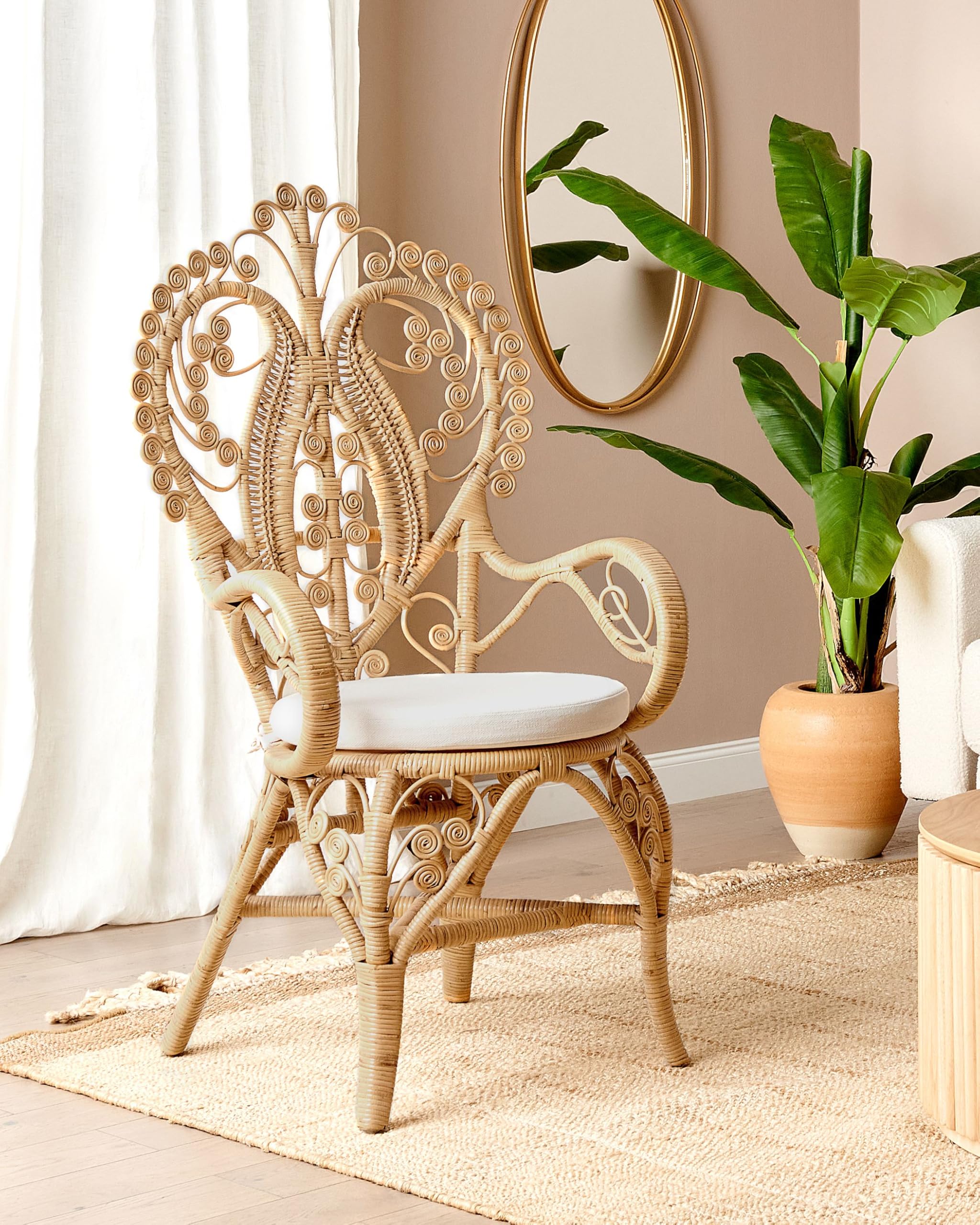 Beliani Pfauenstuhl aus Rattan natürlich/beige mit Kissen Indoor und Outdoor Carrara