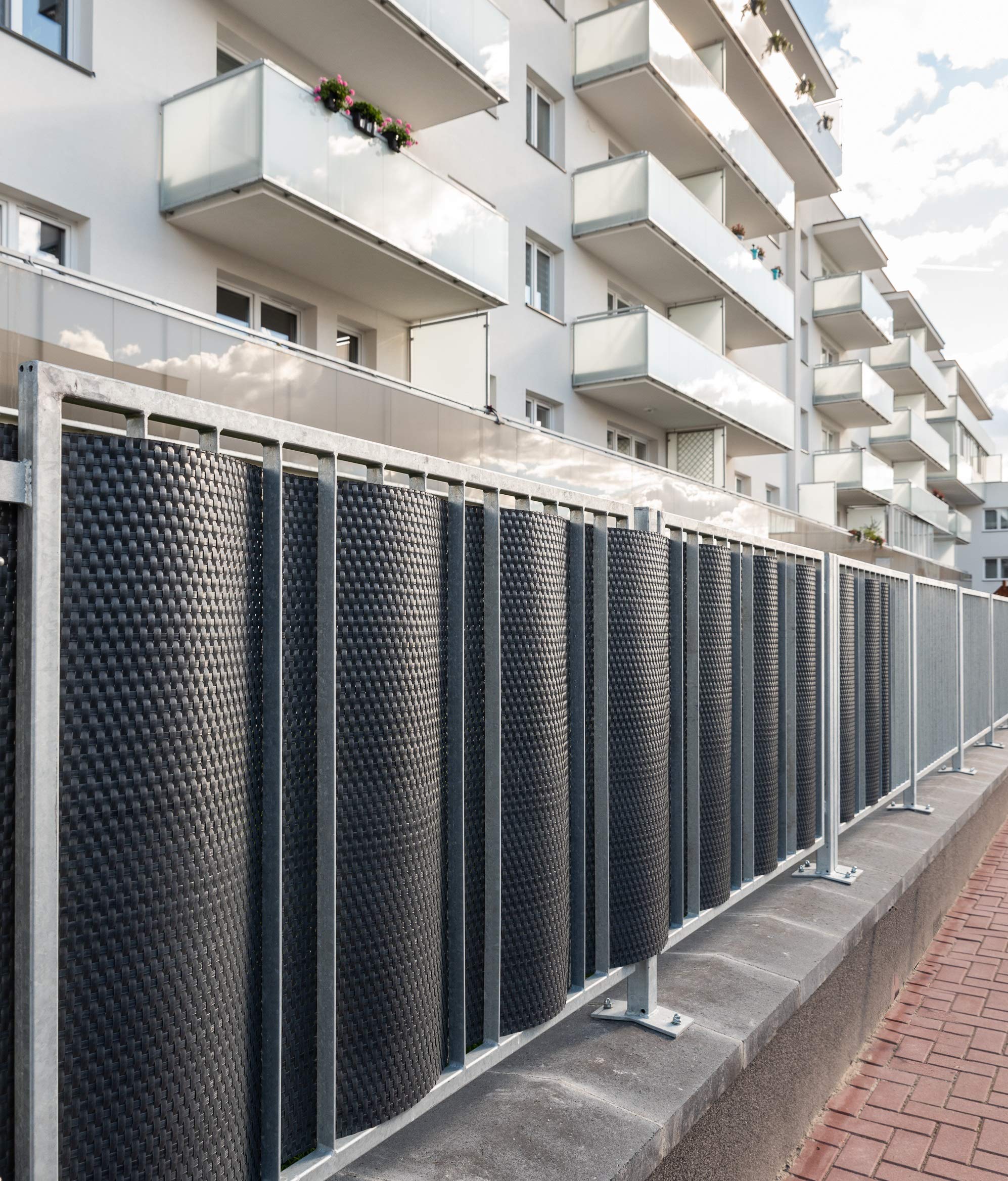 Polyrattan Sichtschutzmatte in Rattan-Optik PVC Sichtschutz Matte Sichtschutzzaun Balkongeländer Sichtschutzwand Balkonsichtschutz Balkon Zaun Windschutz Poolumrandung Zaun (anthrazit, 300x90cm)