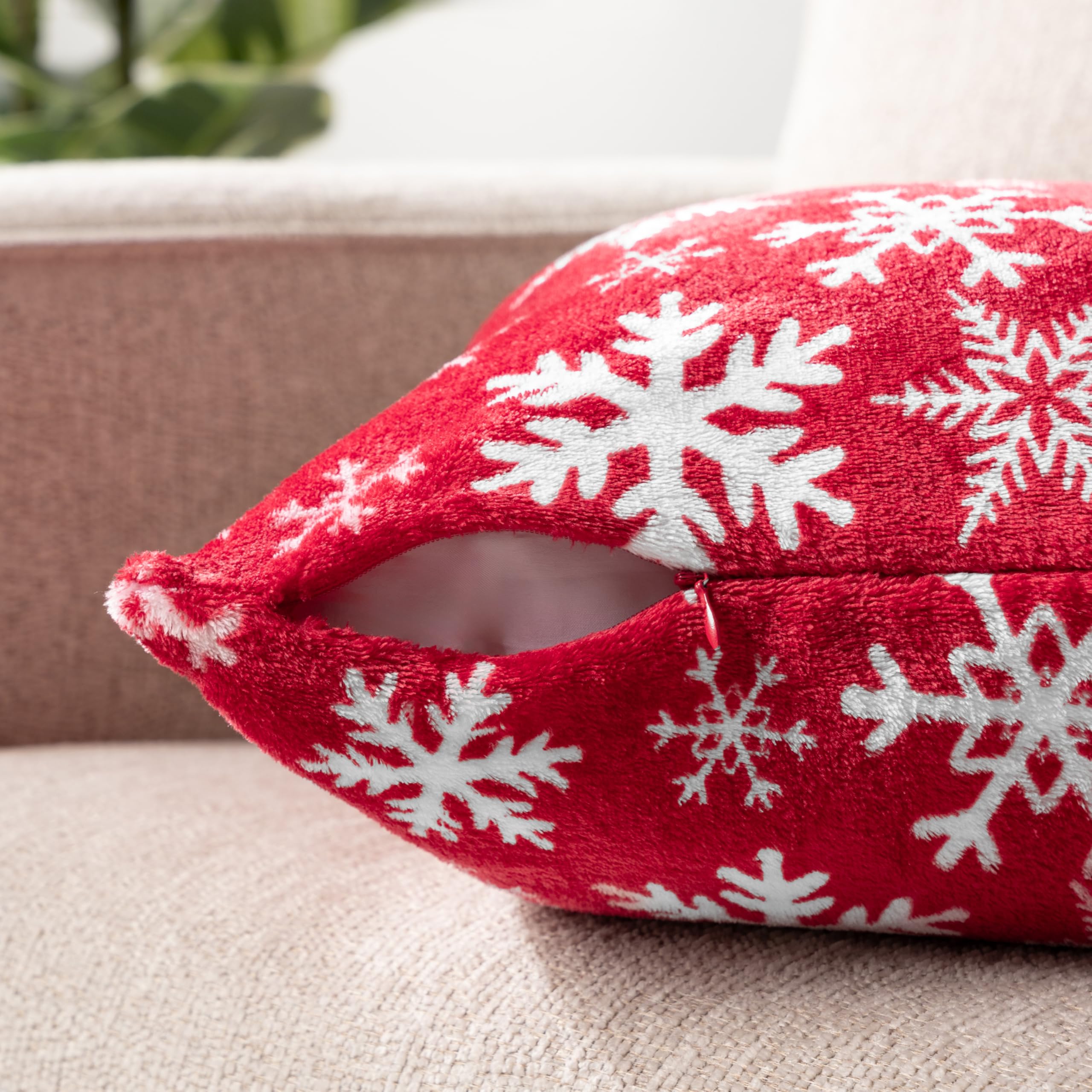 PAVILIA Juego de 2 fundas de almohada navideñas de 18 x 18 pulgadas, fundas de almohada decorativas para cama, sofá, Navidad, invierno, decoración de dormitorio, sala de estar, fundas cuadradas de