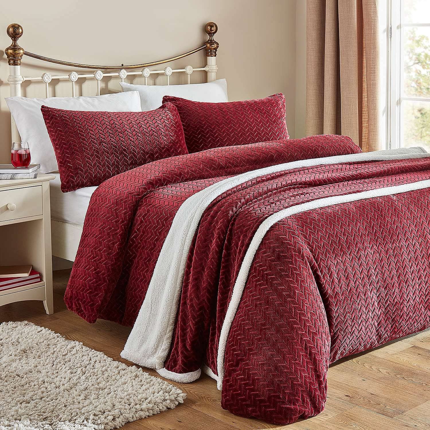 Coopers Of Stortford Burgundy Embossed Fleece Duvet Cover Set (Single, )