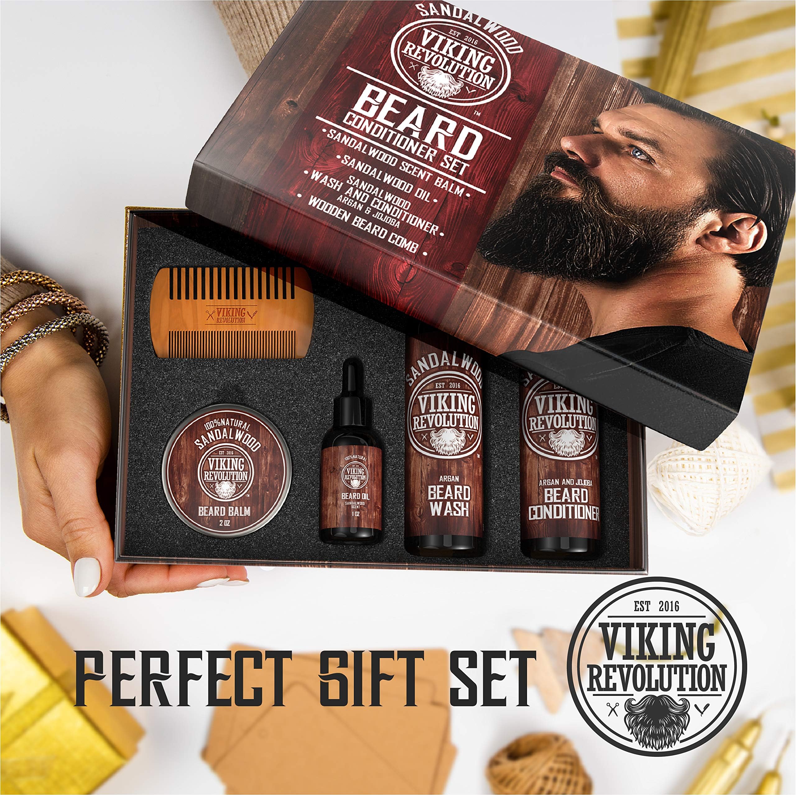 Viking Revolution - Kit Barbe Homme - Adoucit, Hydrate & Soulage les Démangeaisons - Contient Après Shampoing & Shampoing Barbe, Peigne Barbe, Baume & Huile Barbe Homme - Bois de Santal