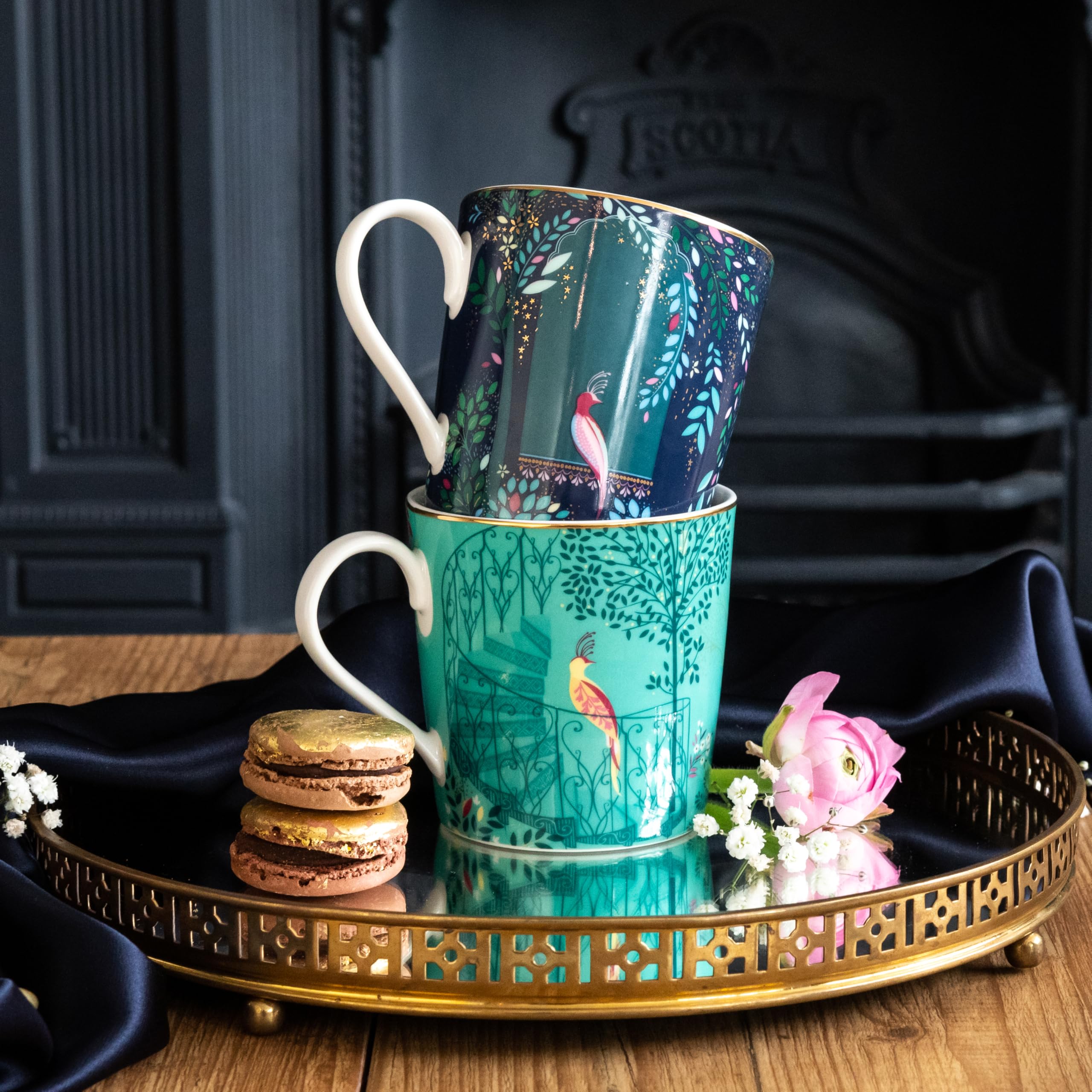 Sara Miller India Tassen, Set mit 118 ml, Tee- und Kaffeetassen aus feinem Porzellan mit 22 Karat Gold-Details, Sammlerstück, exotische Tierwelt in lebendigen Juwelentönen, ideal zum Verschenken