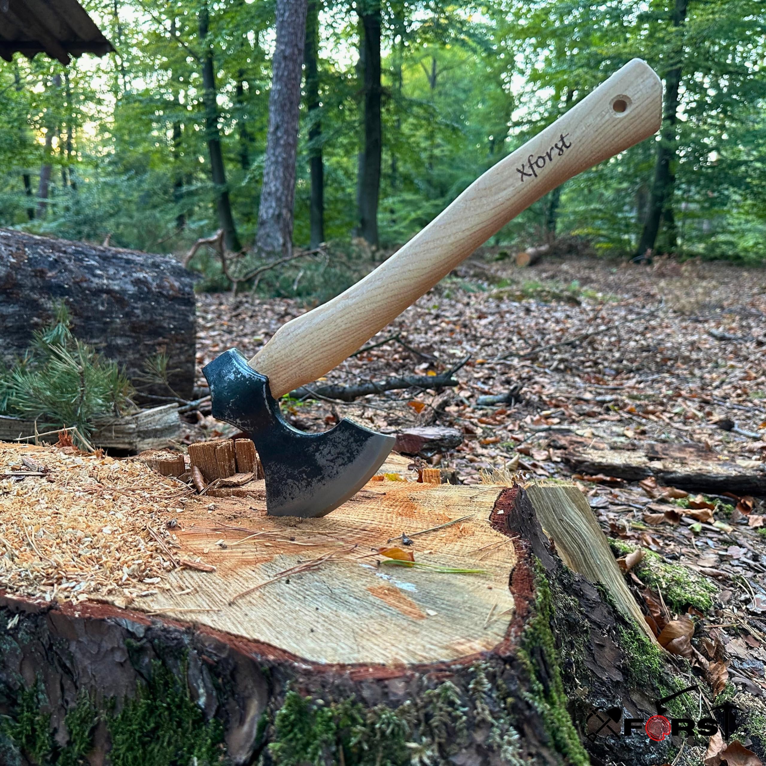 Hache Viking WIK Forgée en Acier au Carbone avec Manche en Noyer Américain 38 cm 0,87 kg Outil de Bûcheronnage et Camping Étui en Cuir