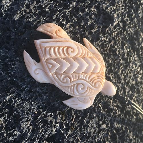 Miniatura 3 de Polynesian Design Bone Carved Turtle (Hawaiian Honu) Necklace.