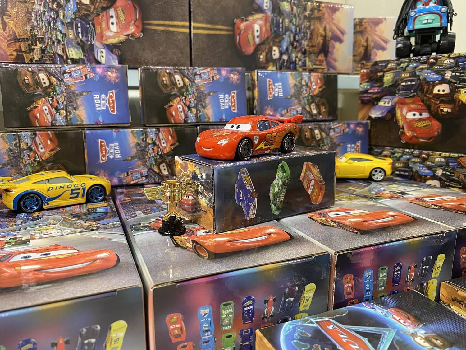 Die-Casting Racers Toy Cars, Safety Alloy Material for Childs, Beauty Color Box Packaging for Your Son Birthday, Inspired by Favorite Characters, Gift for 3+ Years Old (MCQ 2.0)