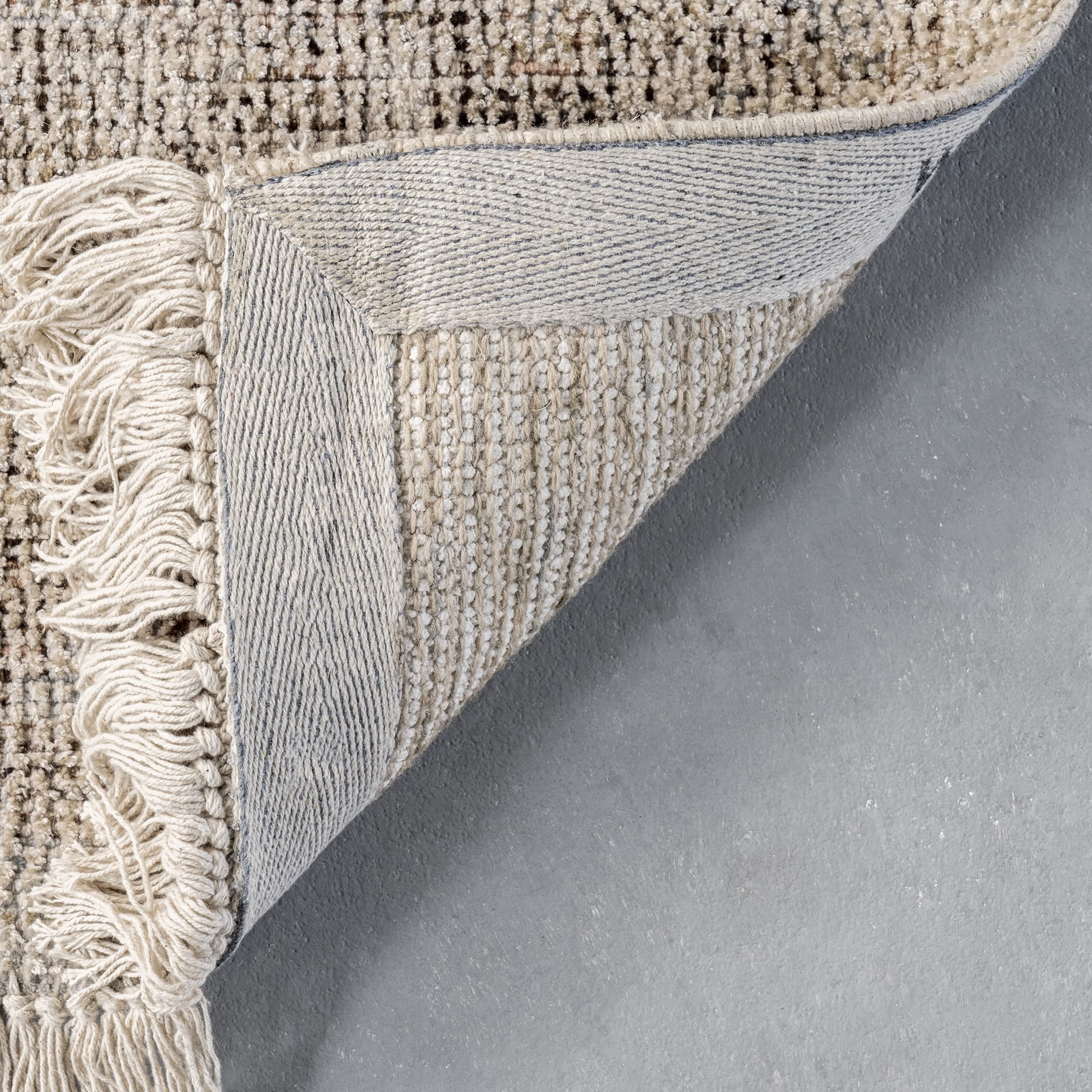 nuLOOM Rosia Traditional Persian Tasseled Accent Rug, 3x5, Khaki