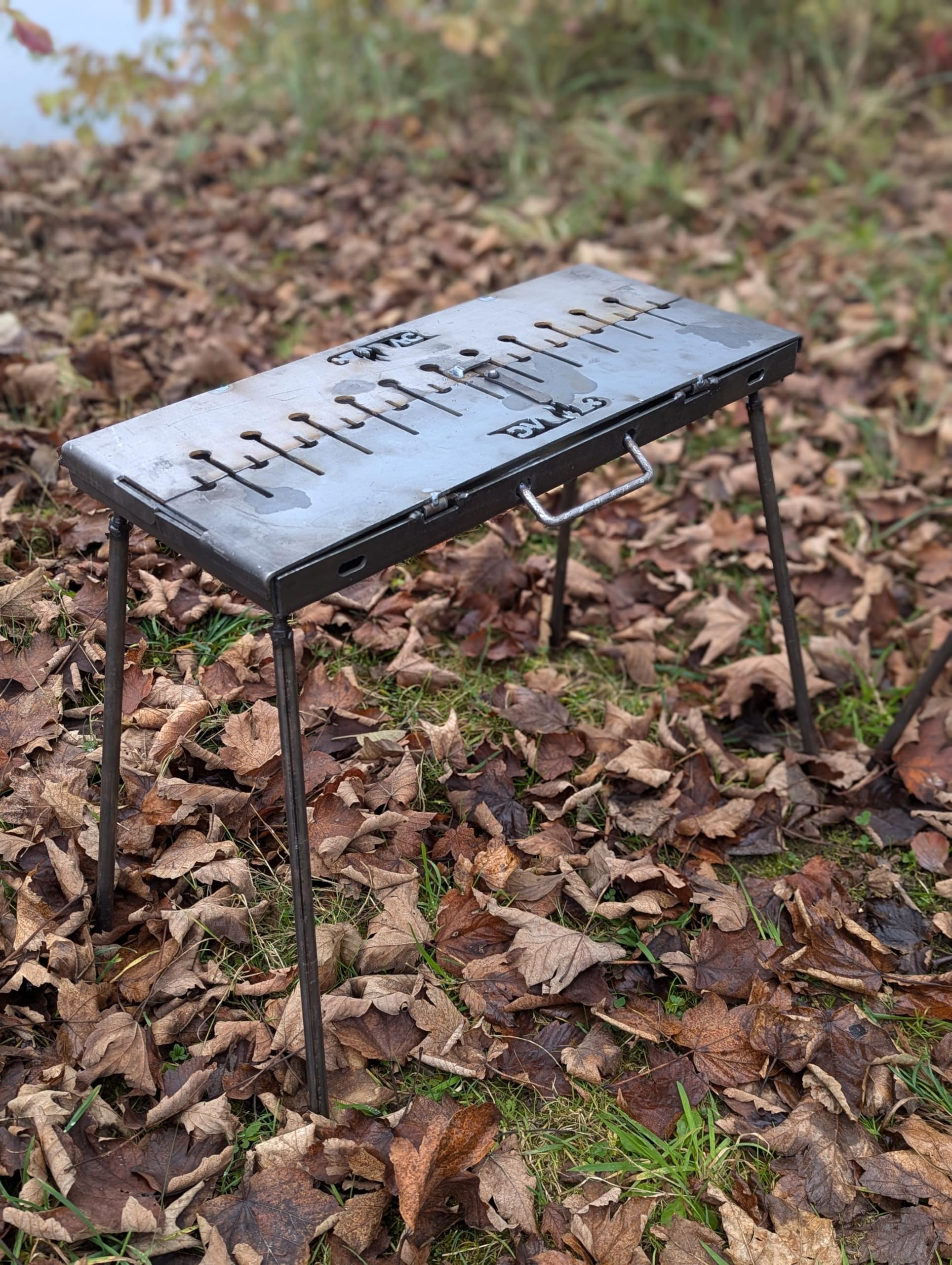 Generisch Mangal Schaschlikgrill 3mm, Holzkohle, Faltbar, Tragbar, 12 Spieße, inkl. 5 Edelstahlspieße und Tasche