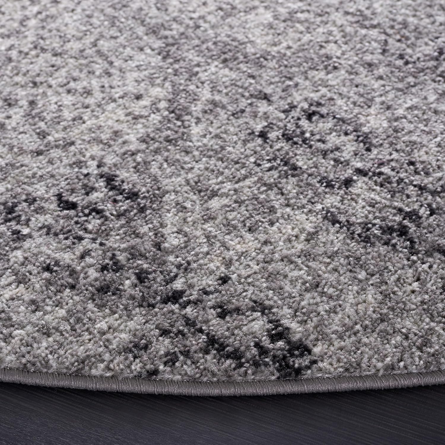 SAFAVIEH Madison Collection Area Rug - 5'3" Round, Grey & Ivory, Glam Ogee Trellis Distressed Design, Non-Shedding & Easy Care, Ideal for High Traffic Areas in Living Room, Bedroom (MAD604F)