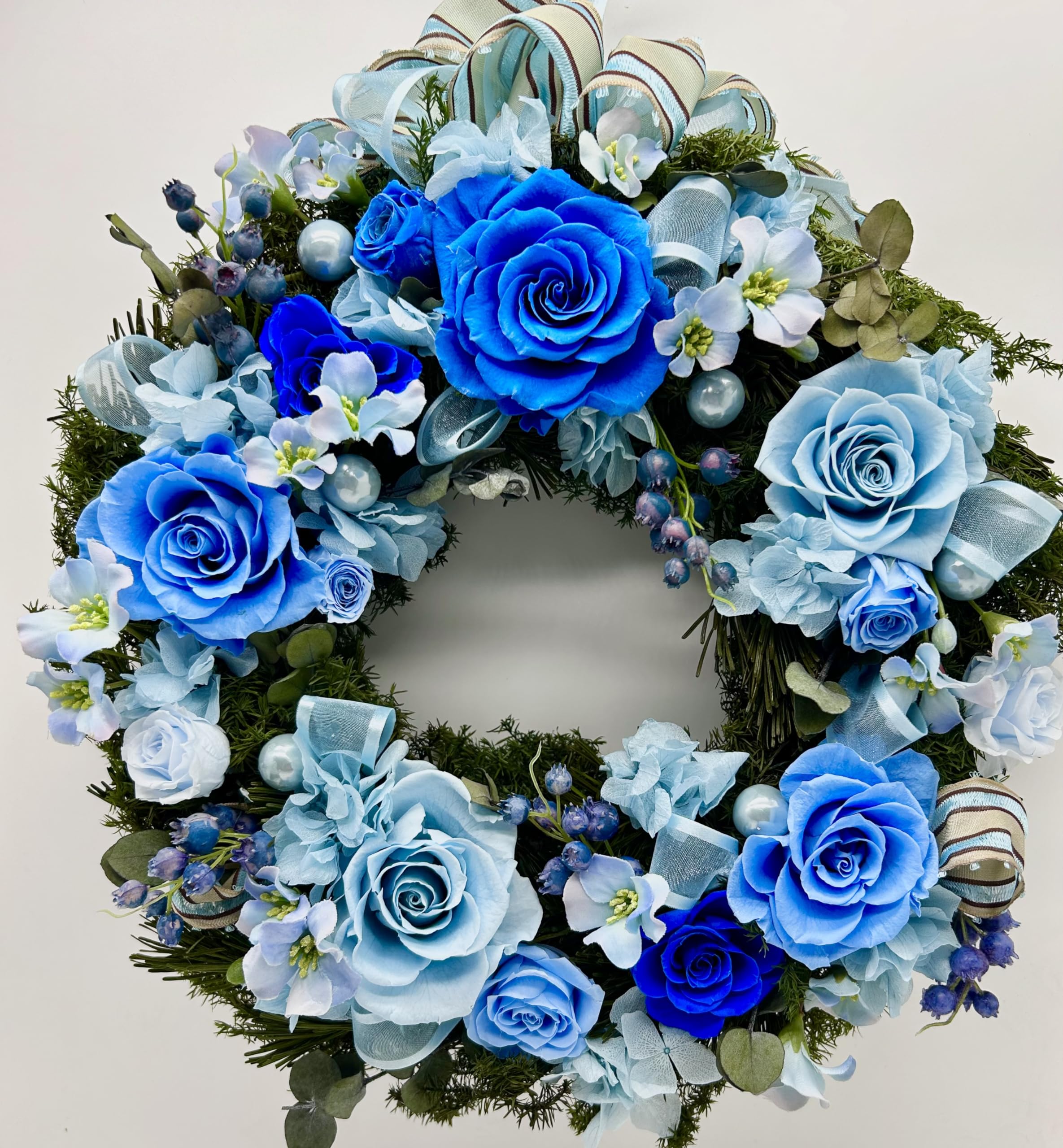 花束・ブーケ 白×青薔薇とオンシジュームの夏リースアーティフィシャル