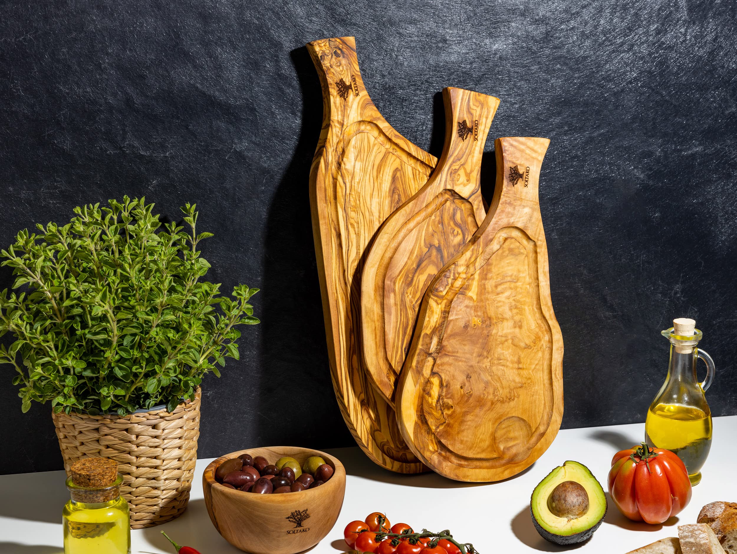 SOLTAKO Olivenholz Steakbrett mit Saftrille 3er Set (35/40/45cm) Schneidebretter aus Oliven Holz mit Griff