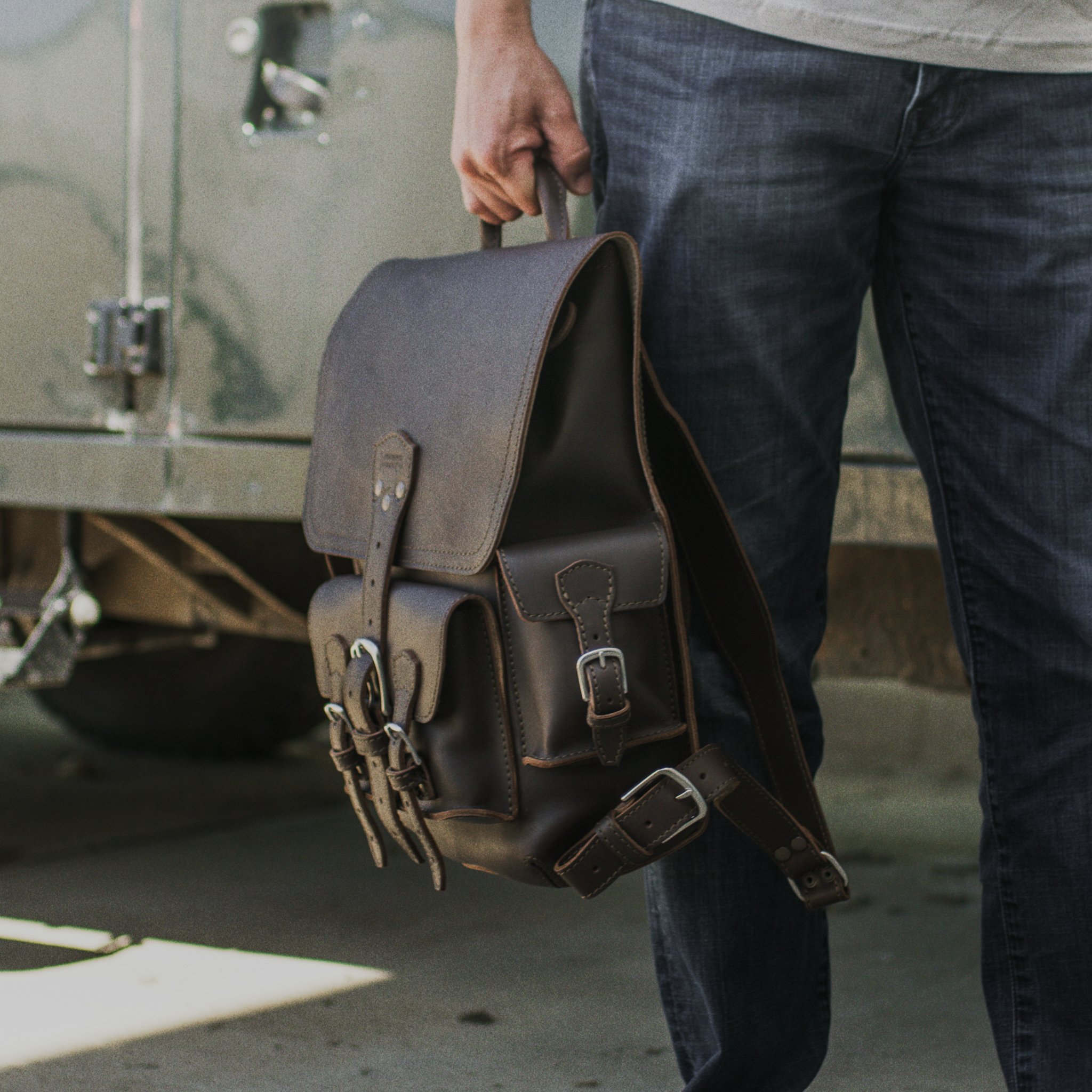 saddleback leather thin front pocket backpack