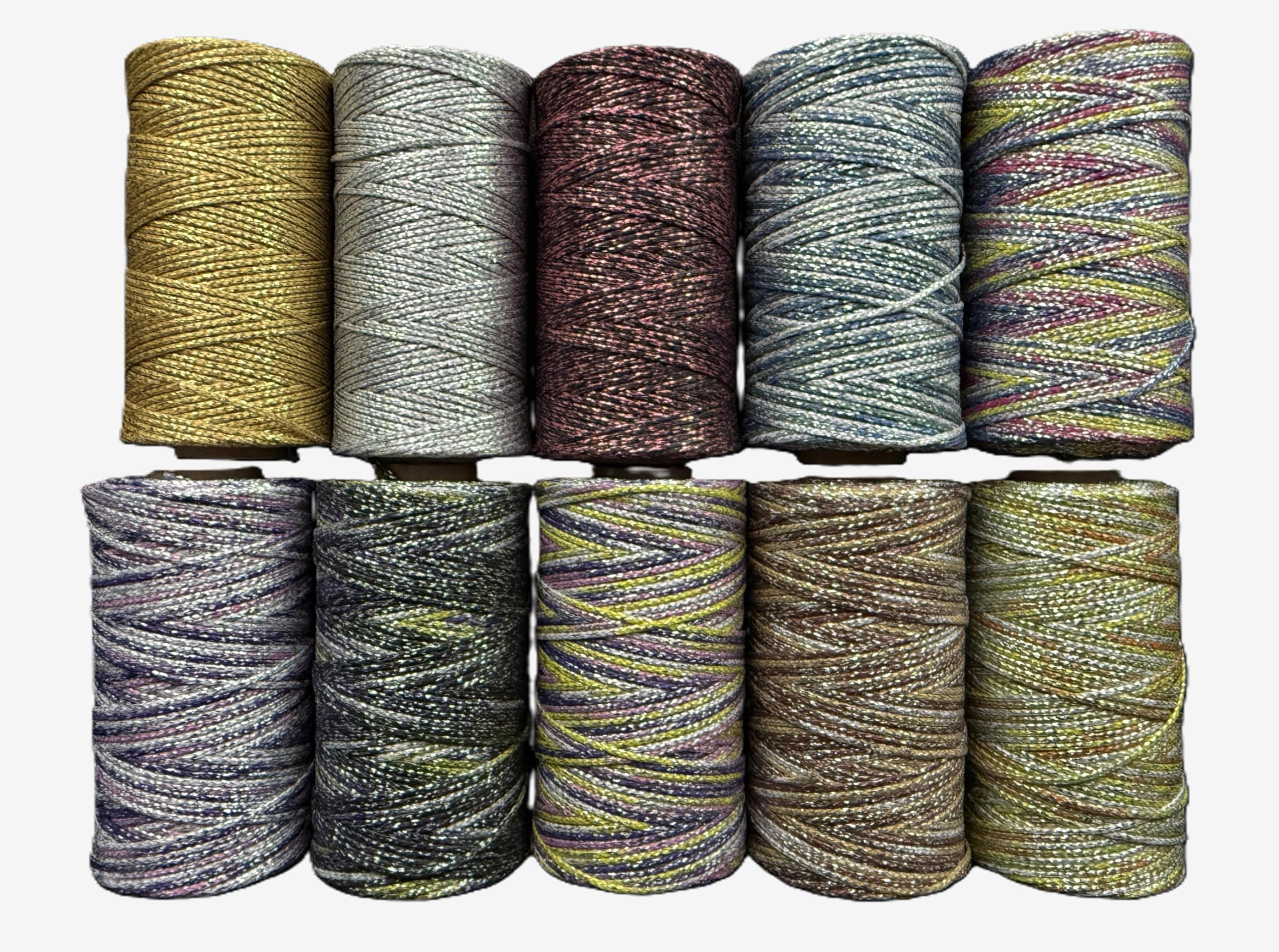 Hilo Encerado Metalizado Plano Color Dorado de 1mm. Aproximado de Grosor Contiene 4 Bovinas de 100 MTS. Total 400 MTS. Recomendado para Hacer Manualidades Artesanias Macrame