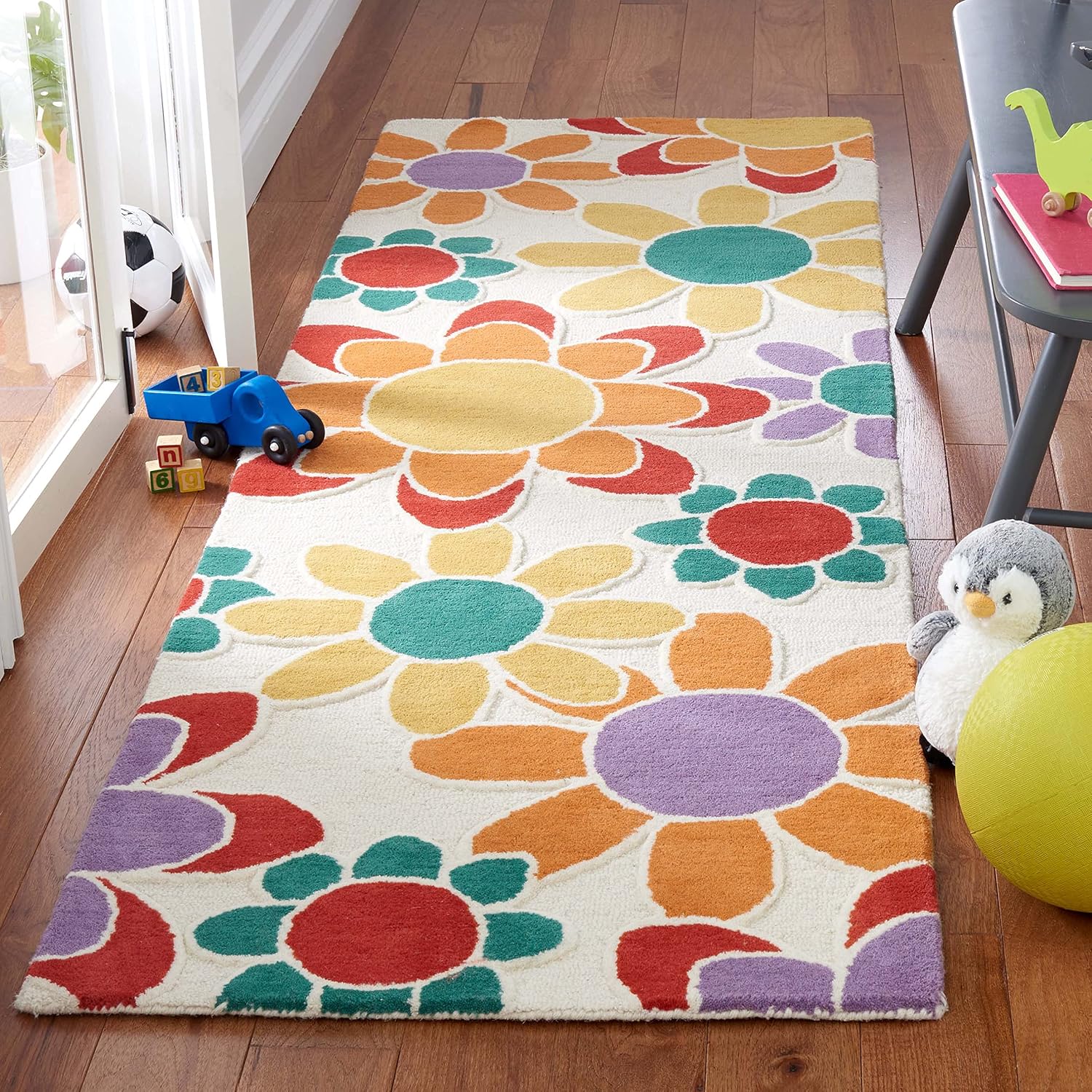 SAFAVIEH Kids Collection Area Rug - 5' x 8', Ivory & Pink, Handmade Floral Wool Nursery, Ideal for High Traffic Areas in Playroom, Nursery, Bedroom (SFK923A)
