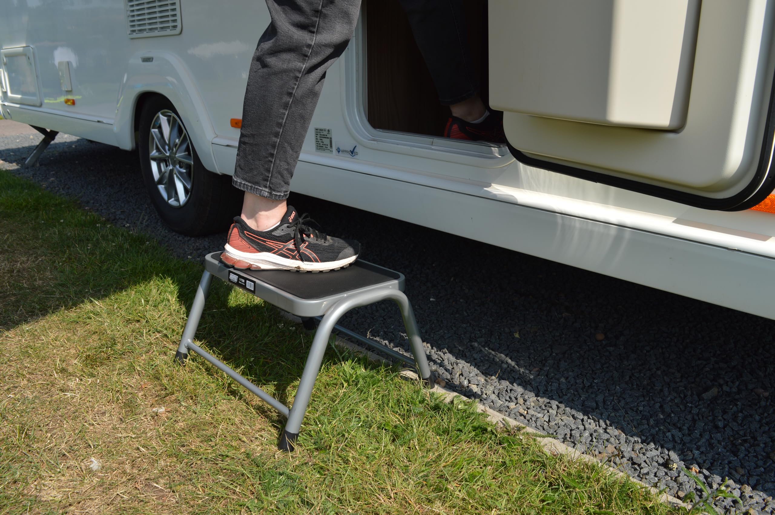 Maypole 538 - Peldaño de Acero para caravanas
