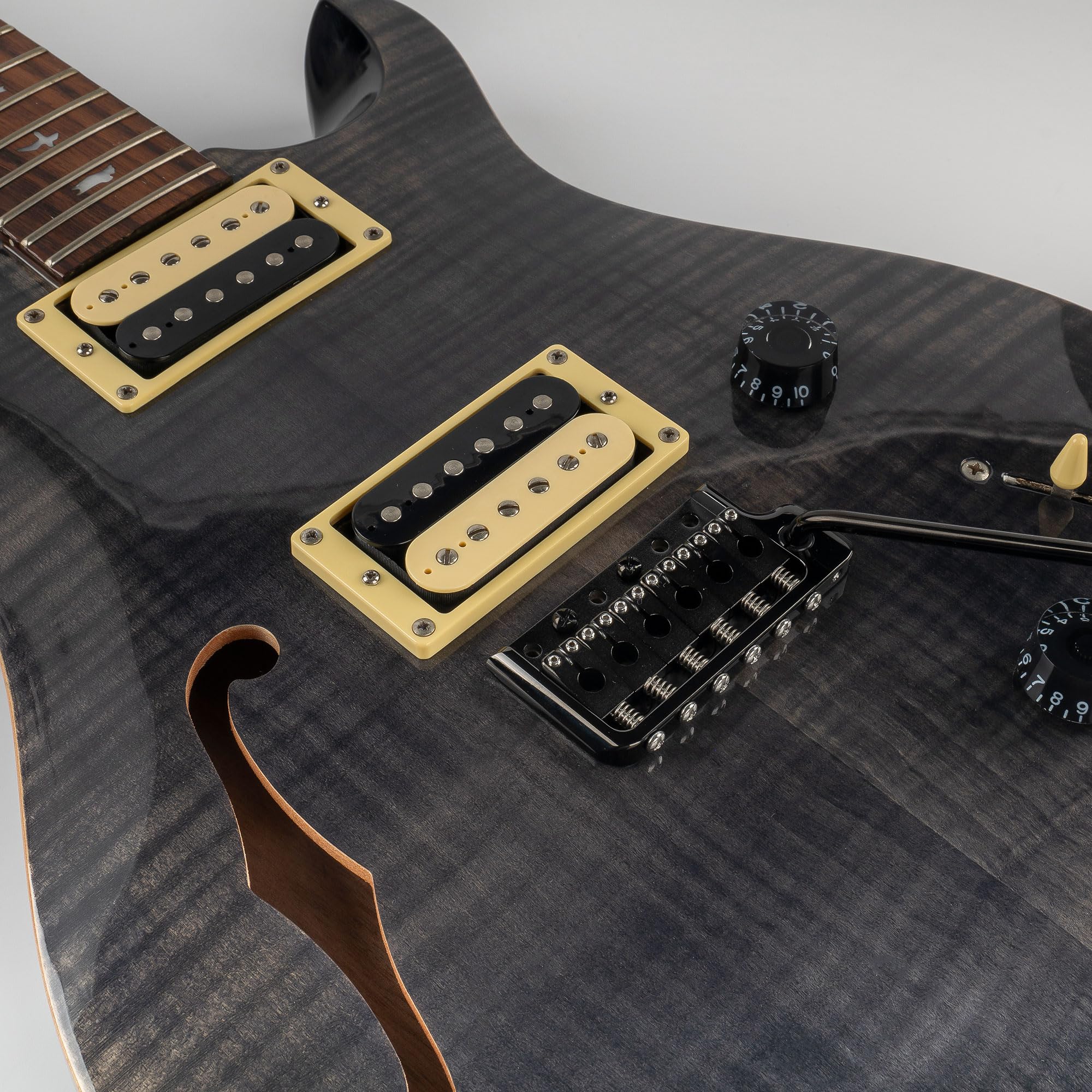 Musiclily Ultra BV022 52,5mm 6-Punkt Tremolo Steg Brige Knife Edge Schwarz | Vollmassives Messing,mit 36mm Block,für Strat Style E-Gitarre