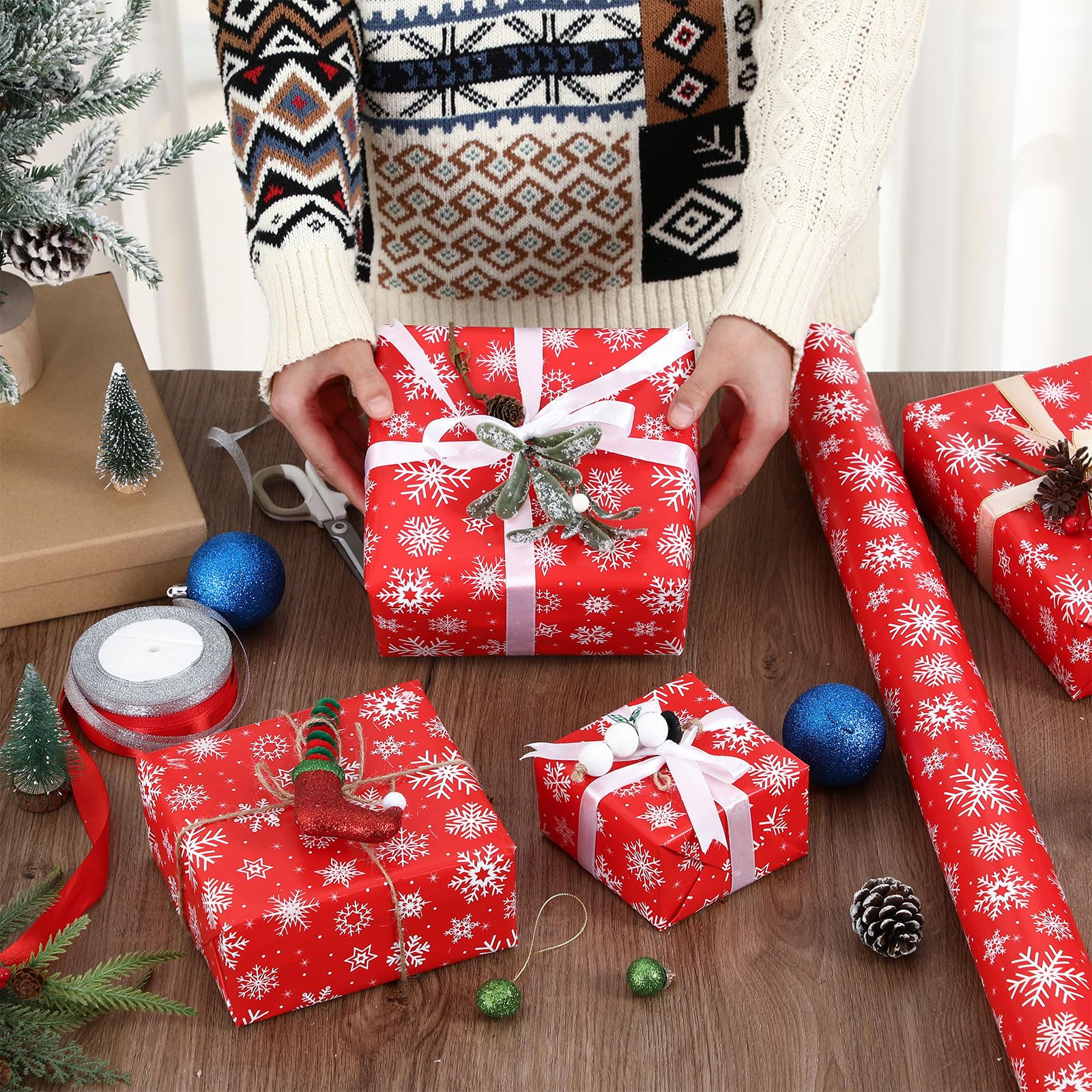 AmazingSpark Umkehrbares Weihnachts-Geschenkpapier, Jumbo-Rolle, weiße Schneeflocke, Rot, Geschenk-Set für Weihnachtszeit, Partygeschenk (68 cm x 25 m, Schneeflocken)