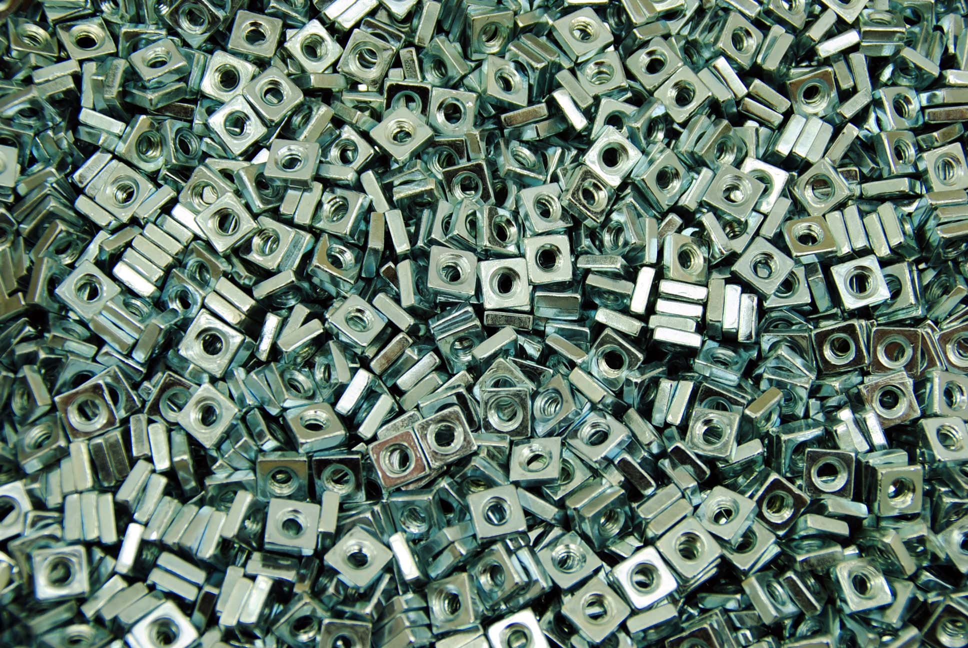 (2000) Zinc Plated 10-24 Square Nut - #10 Coarse Machine Thread 3/8