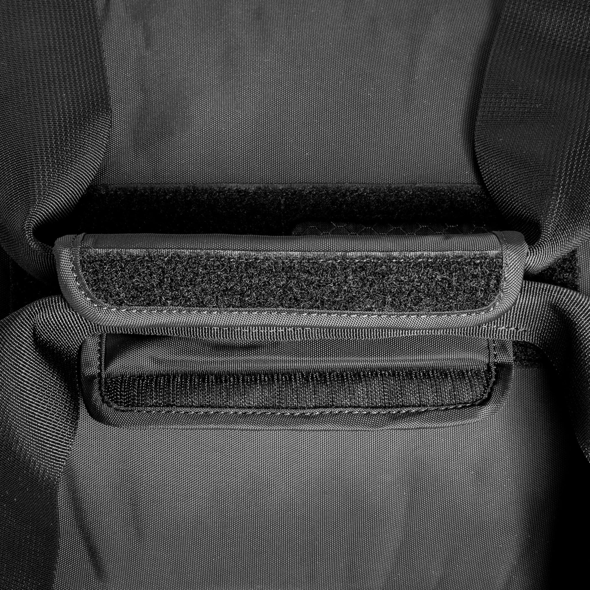 Tasmanian Tiger TT Gear Bag – watowana, wytrzymała torba na wyposażenie, czarna, z laserowym cut Molle i zapięciem na rzep oraz dwoma kieszeniami z siatki., czarny, 40 Liter, Torba na wyposażenie