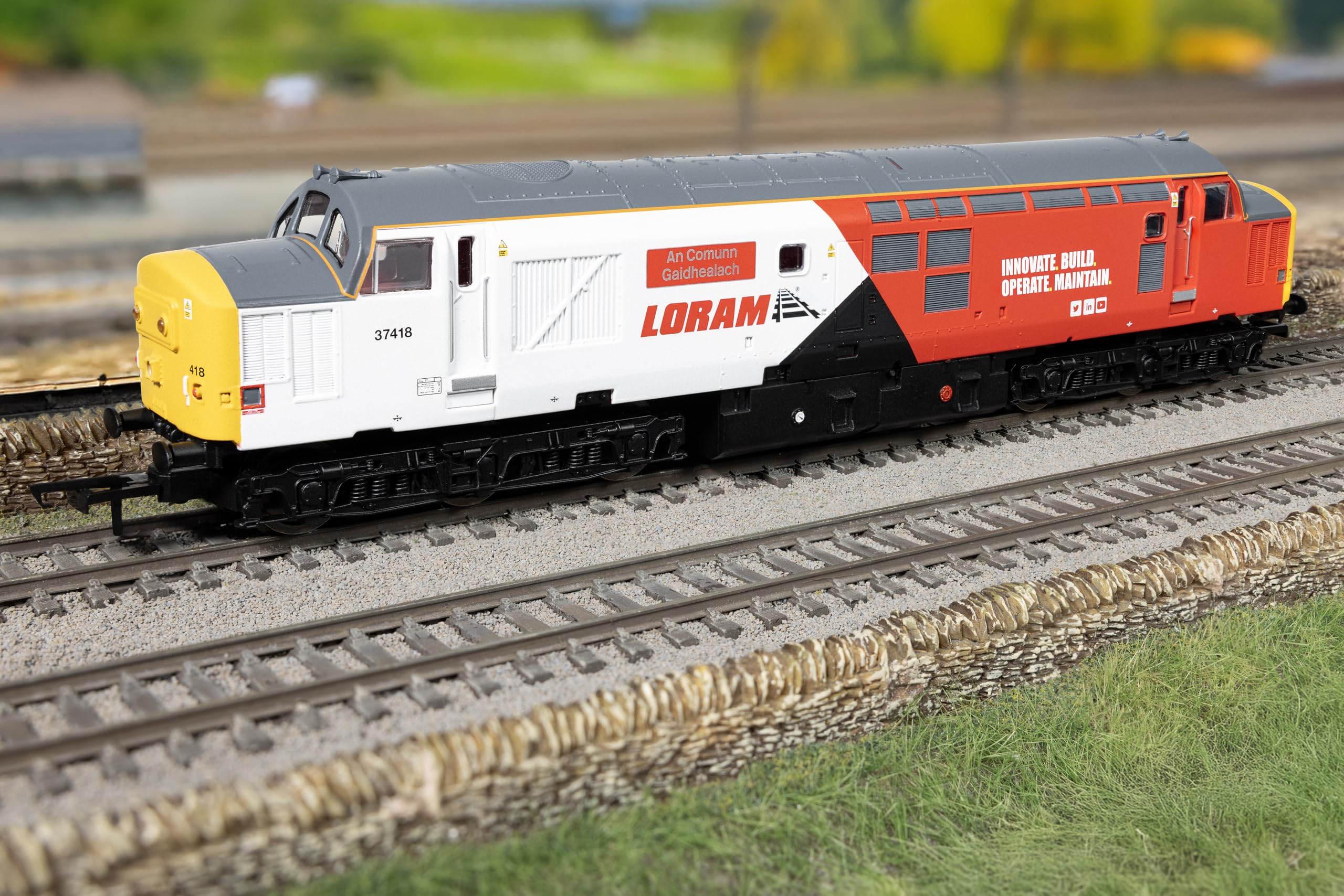 Hornby R30436TXS RailRoad - Loram - Class 37 - „An Comunn Gaidhealach” 37418 (z dźwiękiem DCC) Loco Era 11 Model pociągu