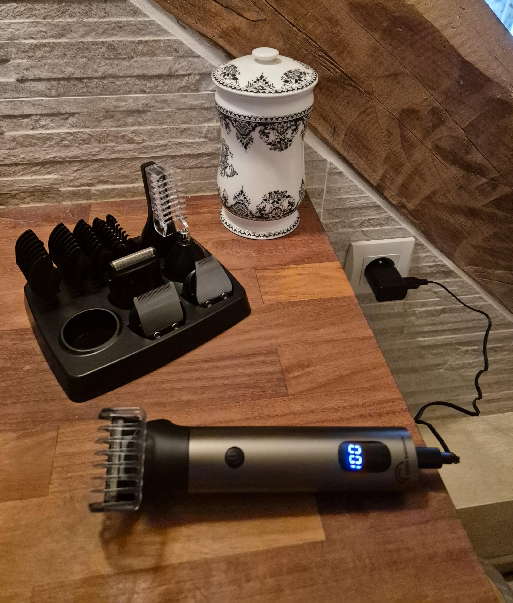 LITTLE BALANCE 8789 Multi 6 Barber Inox, Tondeuse barbe,Tondeuse Cheveux, Rasoir électrique, Tondeuse Corps,Nez Oreilles, Multifonction, 6 têtes interchangeables, Sans fil, Socle de rangement, Noir