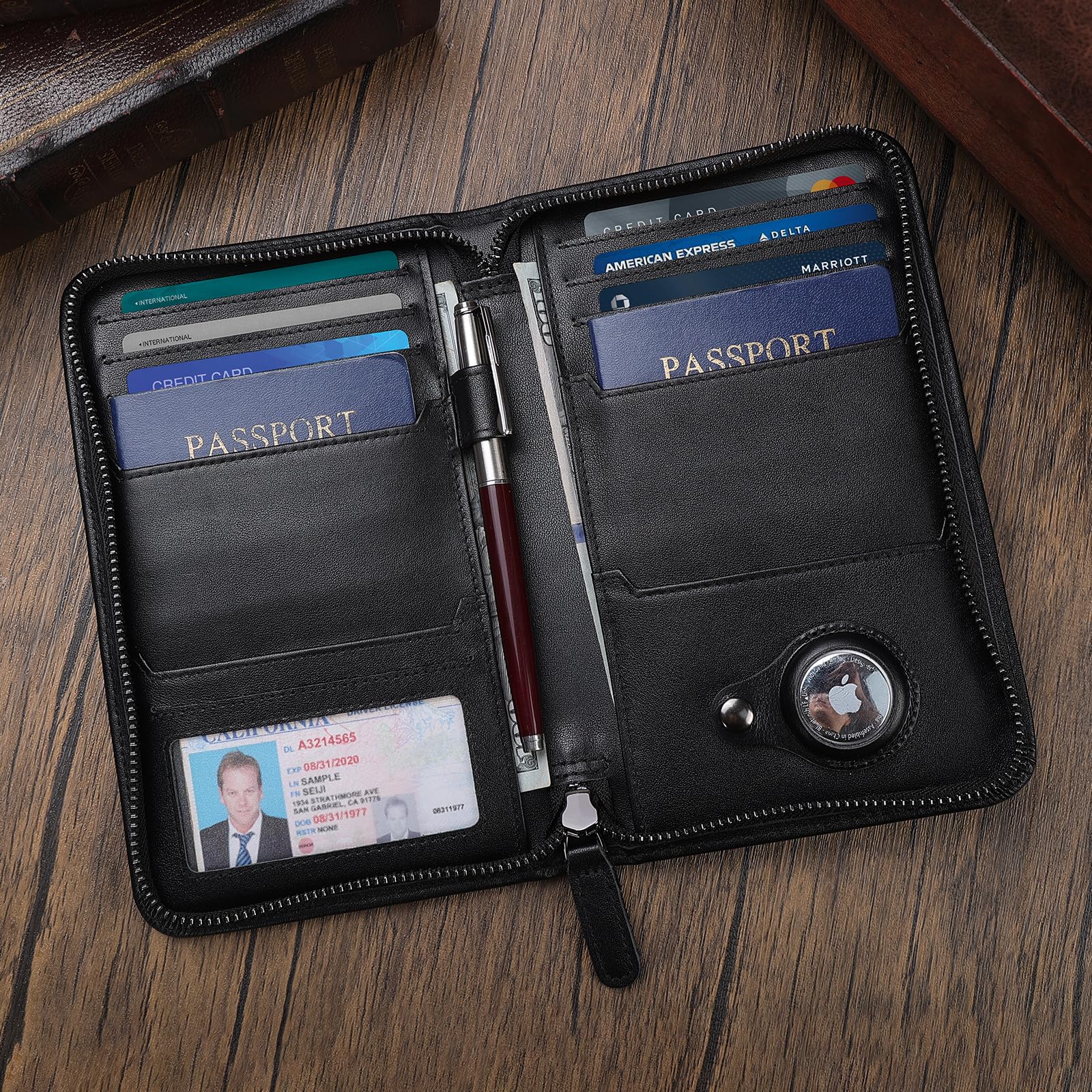Polare Reisepasshülle aus Vollnarbenleder für Herren, RFID-blockierend, Reisebrieftasche für 4 Reisepässe, Schwarz mit AirTag-Schlitz, Retro