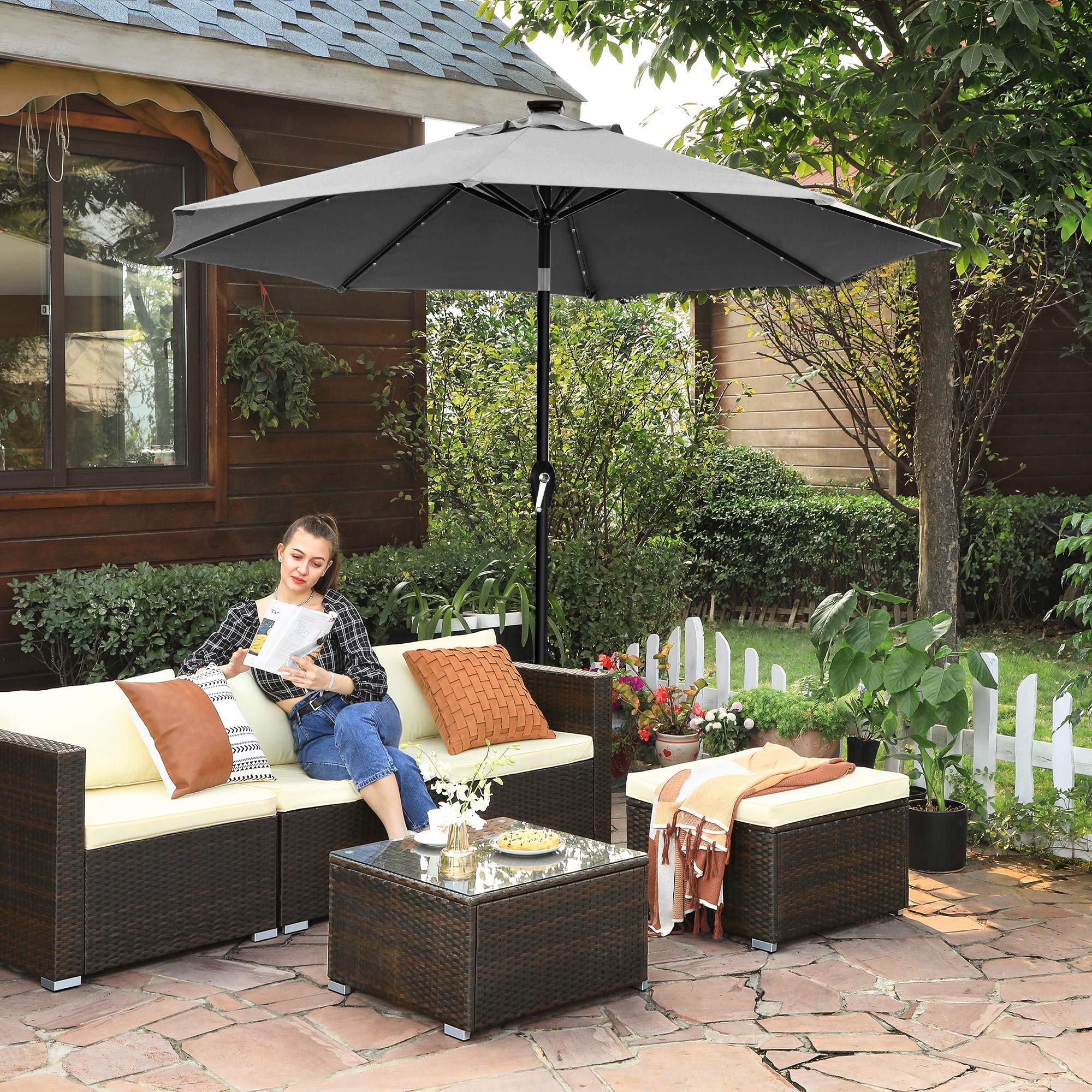SONGMICS Parasol 300 cm avec éclairage solaire LED, 32 lumières LED, protection UV UPF 50+, pliable à 30°, pour jardin, terrasse, piscine, balcon, sans support, gris GPU33GY