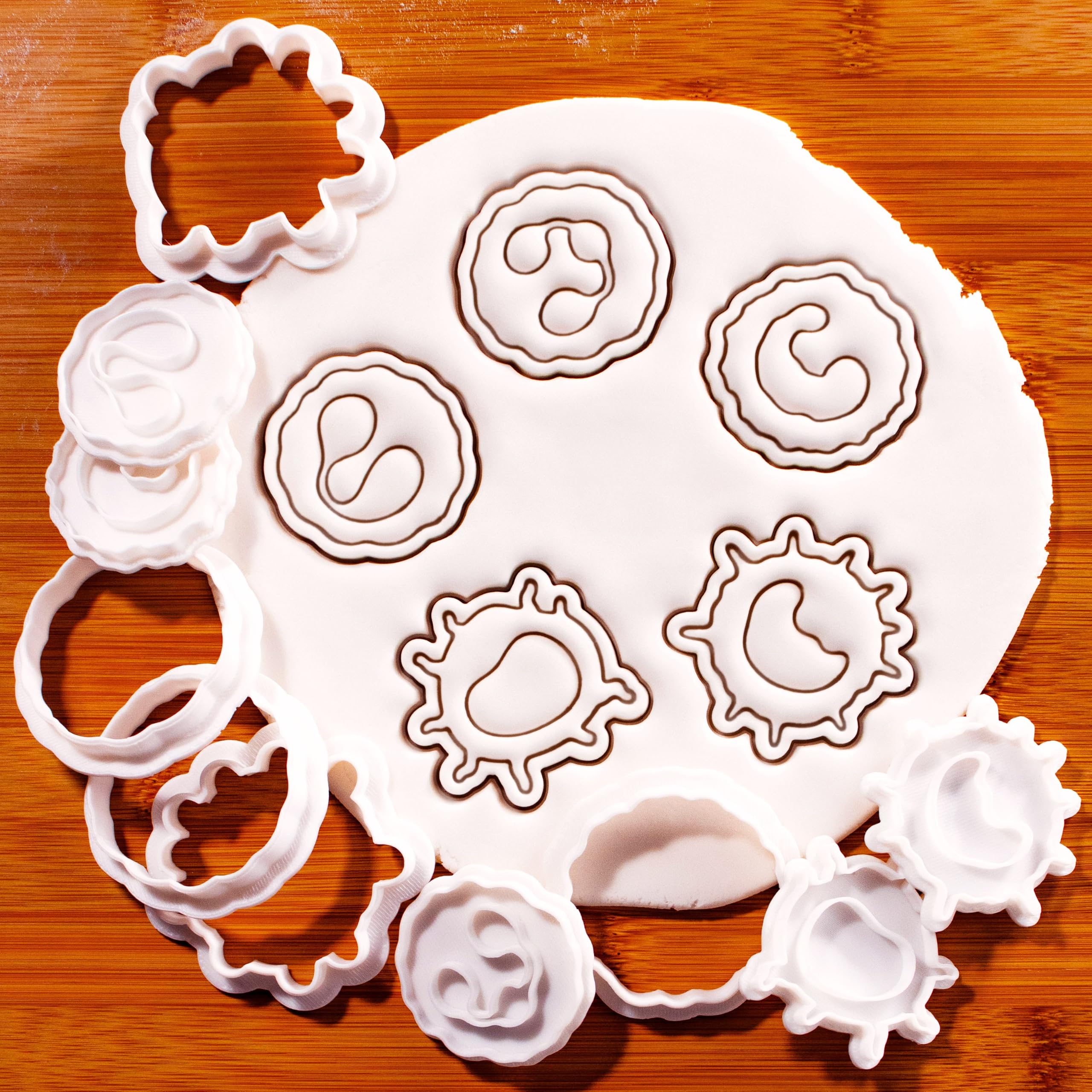BAKERLOGY Set aus 5 Weiße Blutzellen Mini Keksausstechern & Stempeln – Neutrophiler, Monozyt, Lymphozyt, Eosinophiler & Basophiler Granulozyt Ausstechformen für Immunologie, Hämatologie & Medizin