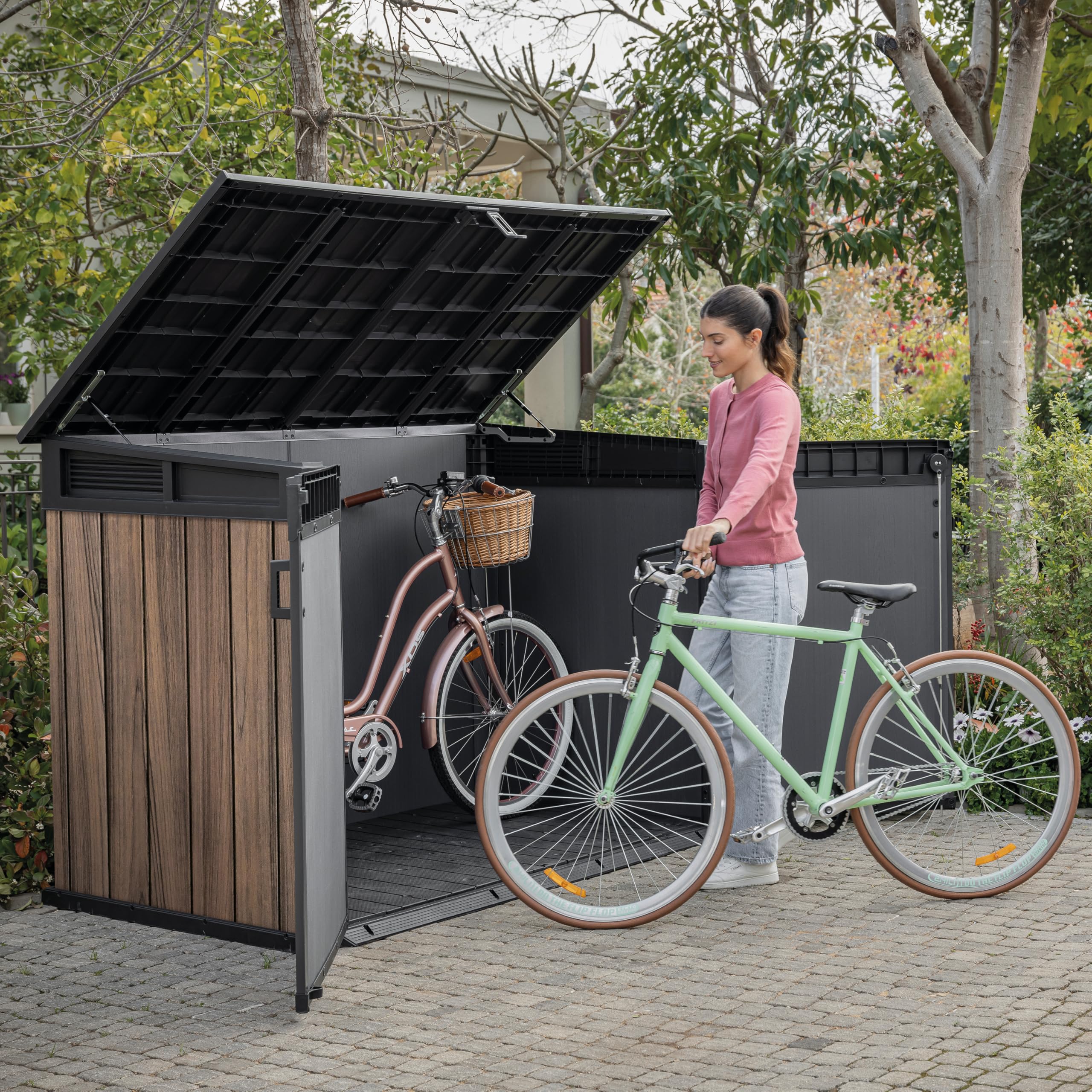Keter Signature Gartenschrank, wetterfest, 2020 L Stauraum, abschließbar, mit Gasdruckfedern, Rosenholz-Optik, 190,5 x 109,3 x 132,5 cm, Mülltonnenbox für 2X 360l Tonnen