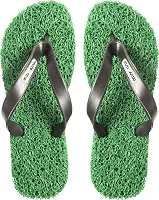 Chinelo Confort Masculino indicado para pessoas que sofrem com Fascite Plantar, esporão de calcâneo, Hiperidrose PLantar e Neuroma de Morton, além disso, dá a sensação de estar pisando em um tapete macio.