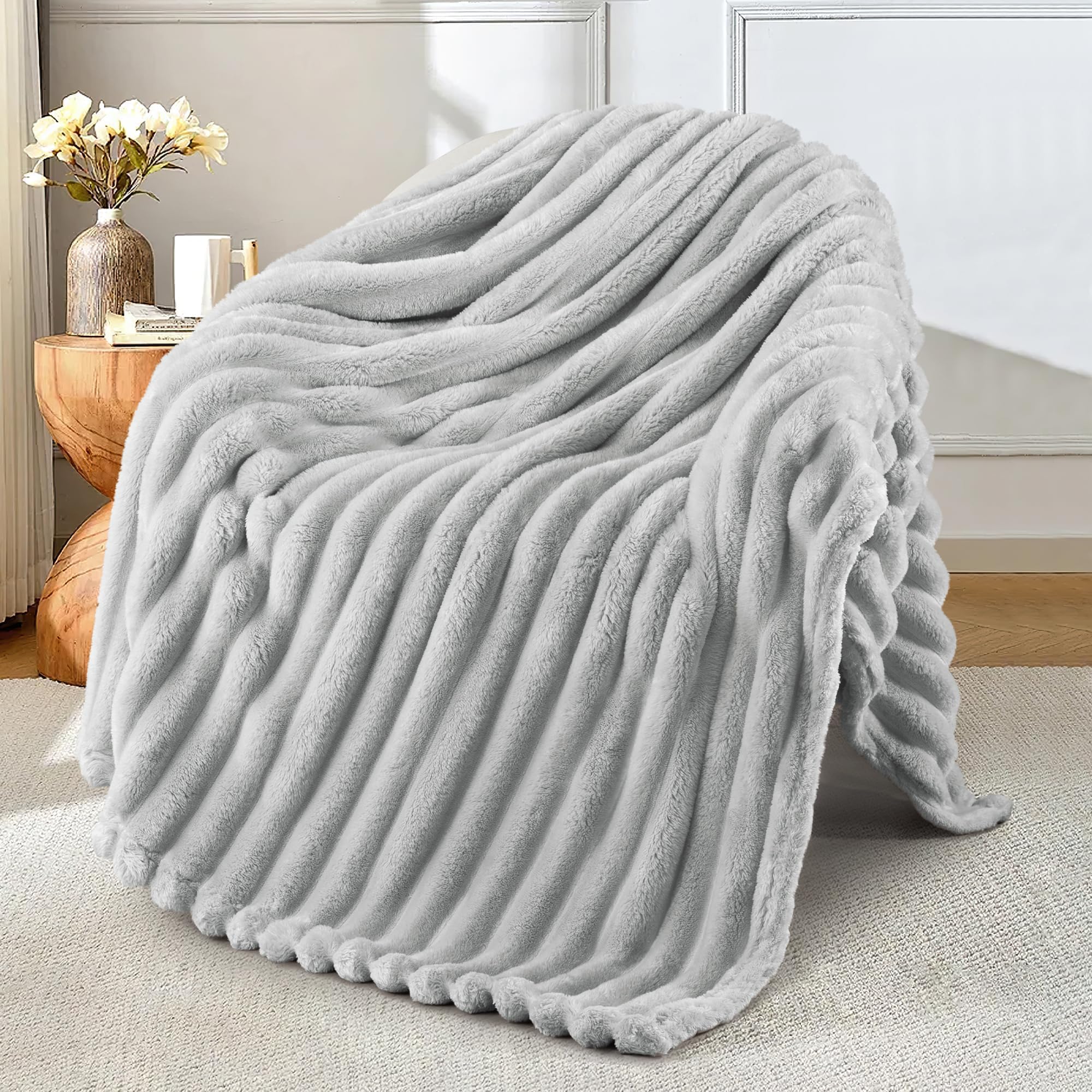 Exclusivo Mezcla Fleece Throw Blanket for Couch, Super Soft Striped Jacquard Bed Blanket, Lightweight Fuzzy Cozy for All Seasons, 50x60 Inches, Light Grey