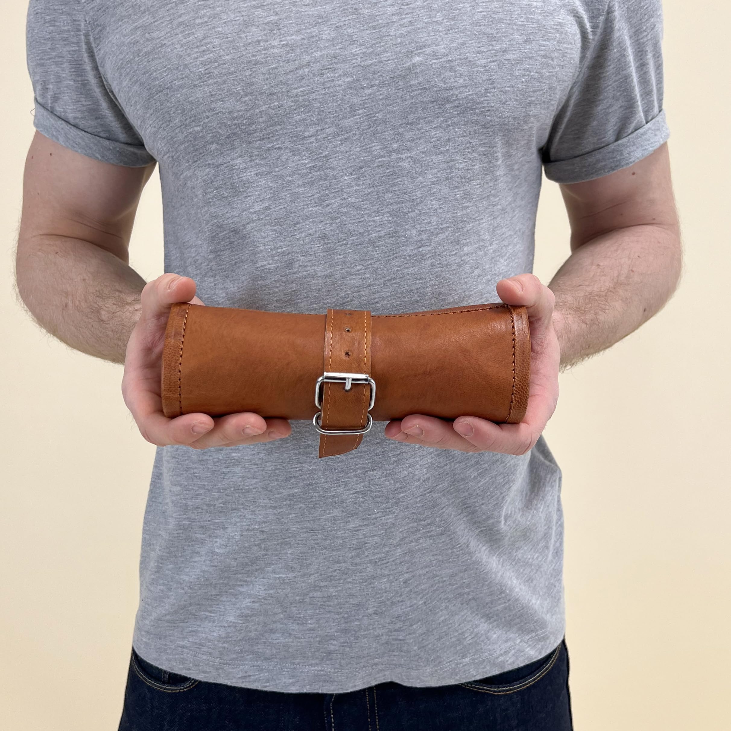 Gusti Federtasche Leder - Robbie Damen und Herren Stifterolle Federtasche Schlamperrolle Stifteetui Vintage Braun Leder