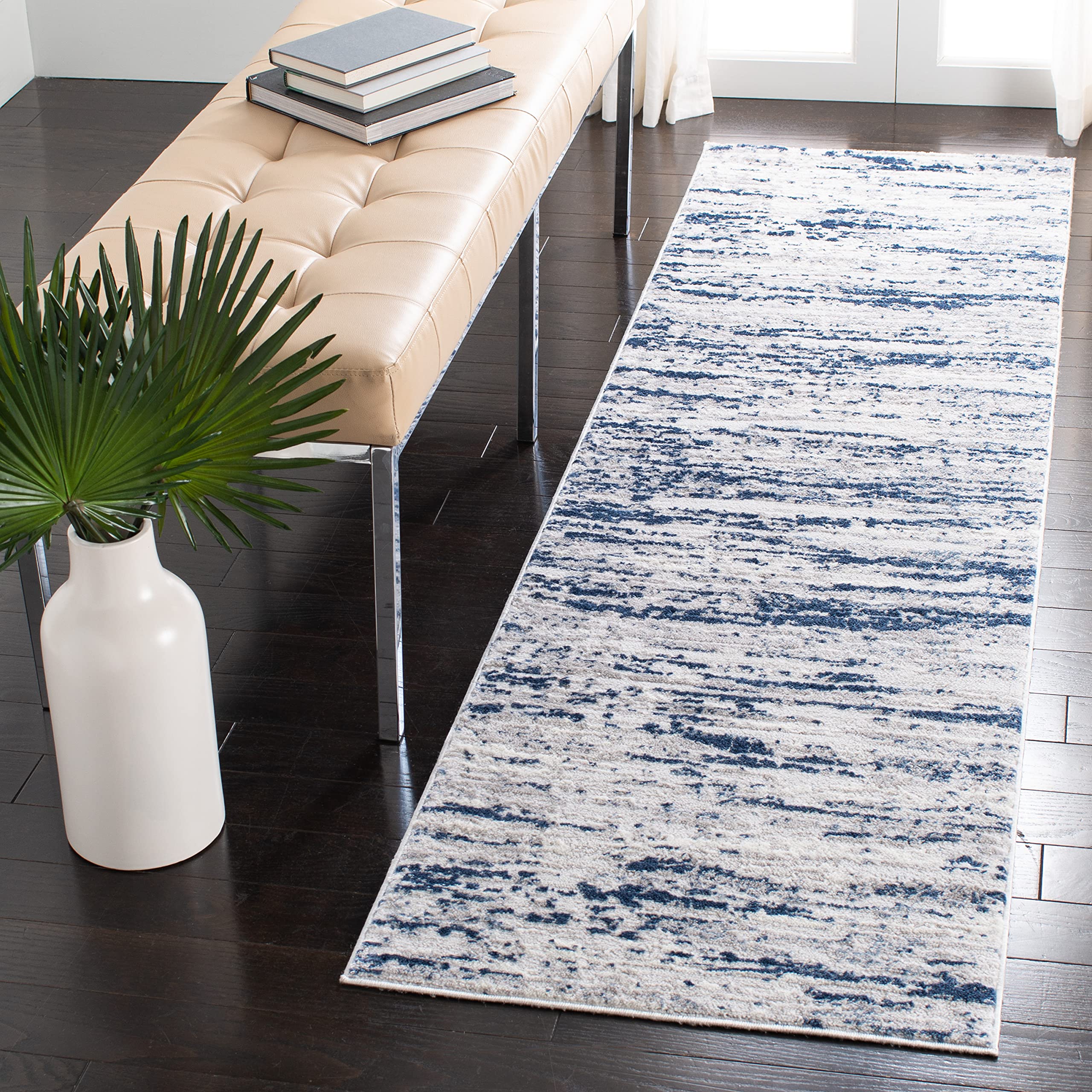 Safavieh Modern Rug for Living Room Dining Room, Bedroom - Amelia Collection, Short Pile, in Grey and Navy, 76 X 183 cm