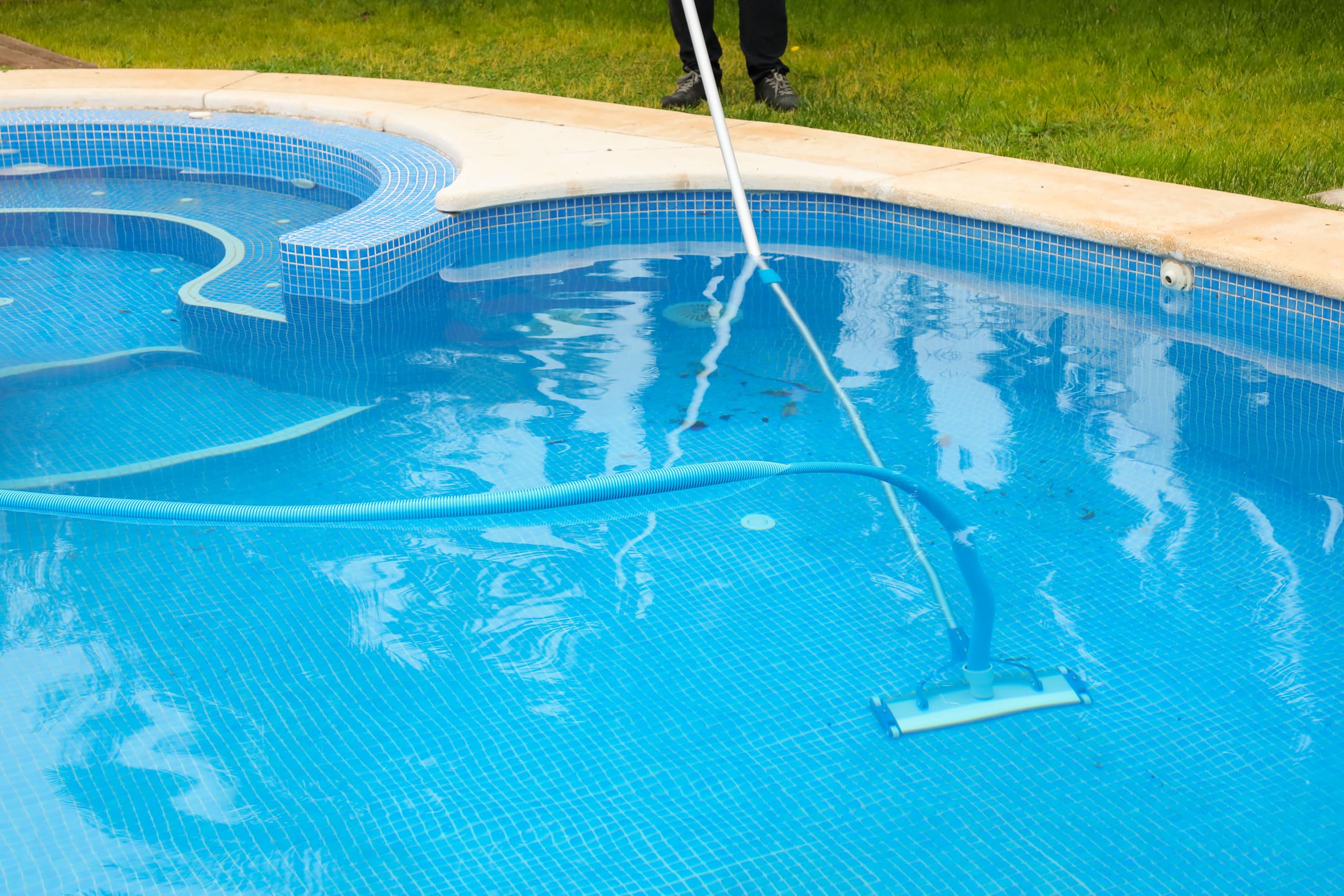 Siqua Limpiafondos Piscina Aluminio Resistente 35 cm, Aspirador Manual para Piscinas, Compatible con Manguera Ø38 mm y Pértiga con Clip, Accesorio de Limpieza y Mantenimiento de Agua Cristalina