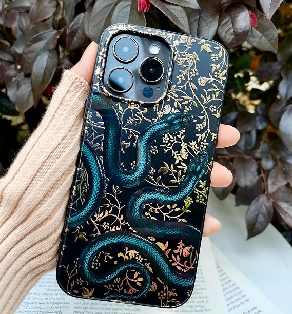 SCORPIFY iPhone 13 Pro Max用 ケース MagSafe対応 マットブラックのダブルスネークデザイン、かわいい磁気電話カバー、女性、女の子、男性用、スリムな耐衝撃バンパー、ゴールドのアクセント付き