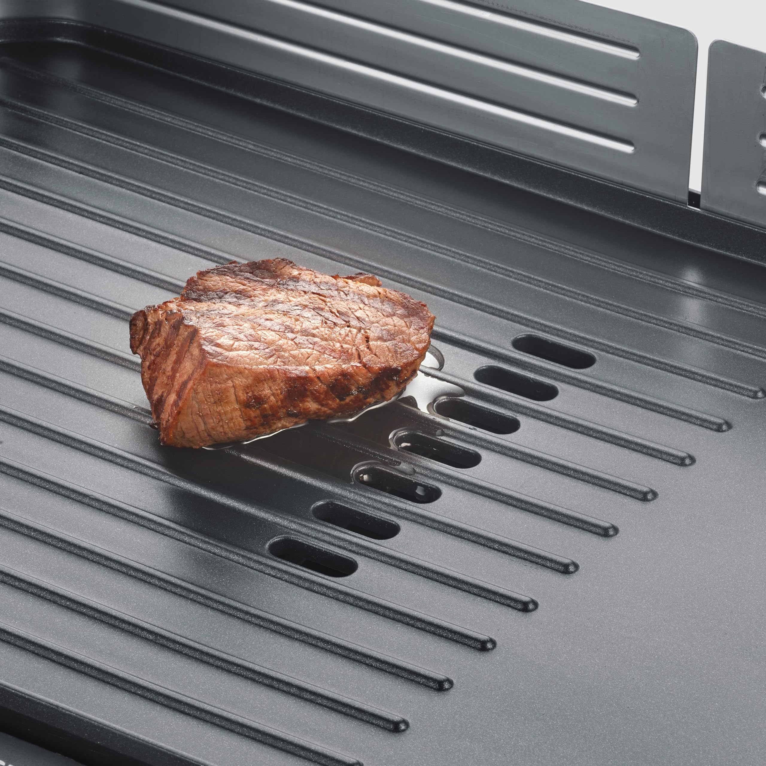 SEVERIN Parrilla Eléctrica, plancha grill de mesa, 2.300 W hasta 230°C, con revestimiento cerámico y pantalla LED, para carne, pescado, marisco y verdura, acero inoxidable y negro mate, PG 8564